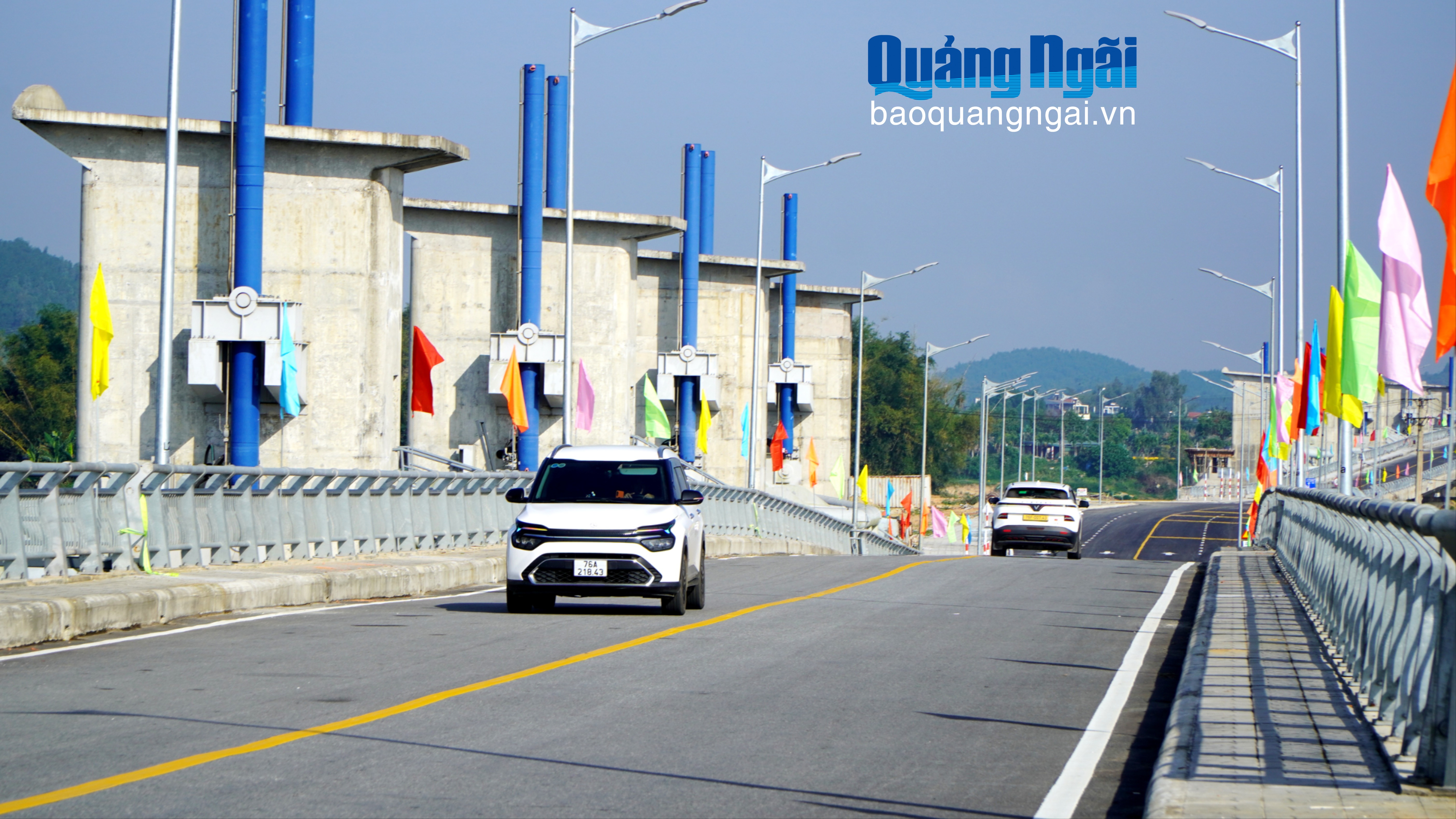 Chính thức thông xe qua Đập dâng hạ lưu sông Trà Khúc