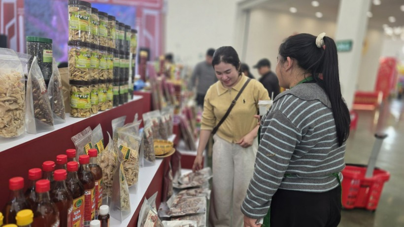 Nguồn cung dồi dào, giá cả ổn định, không xảy ra khan hàng trong ngày mùng 3 Tết