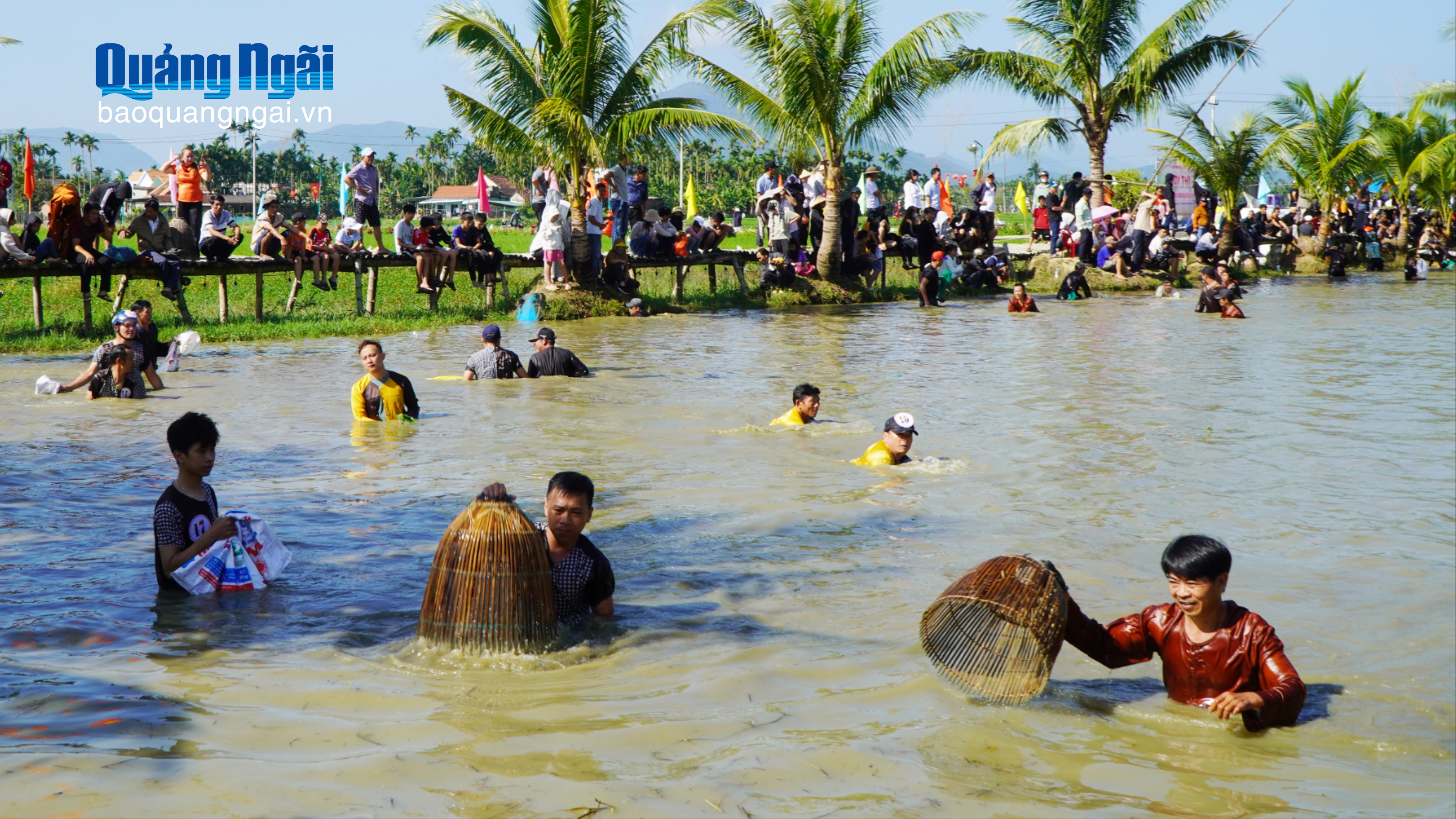 Rộn ràng lễ hội mùa xuân trên quê hương Thủ tướng Phạm Văn Đồng