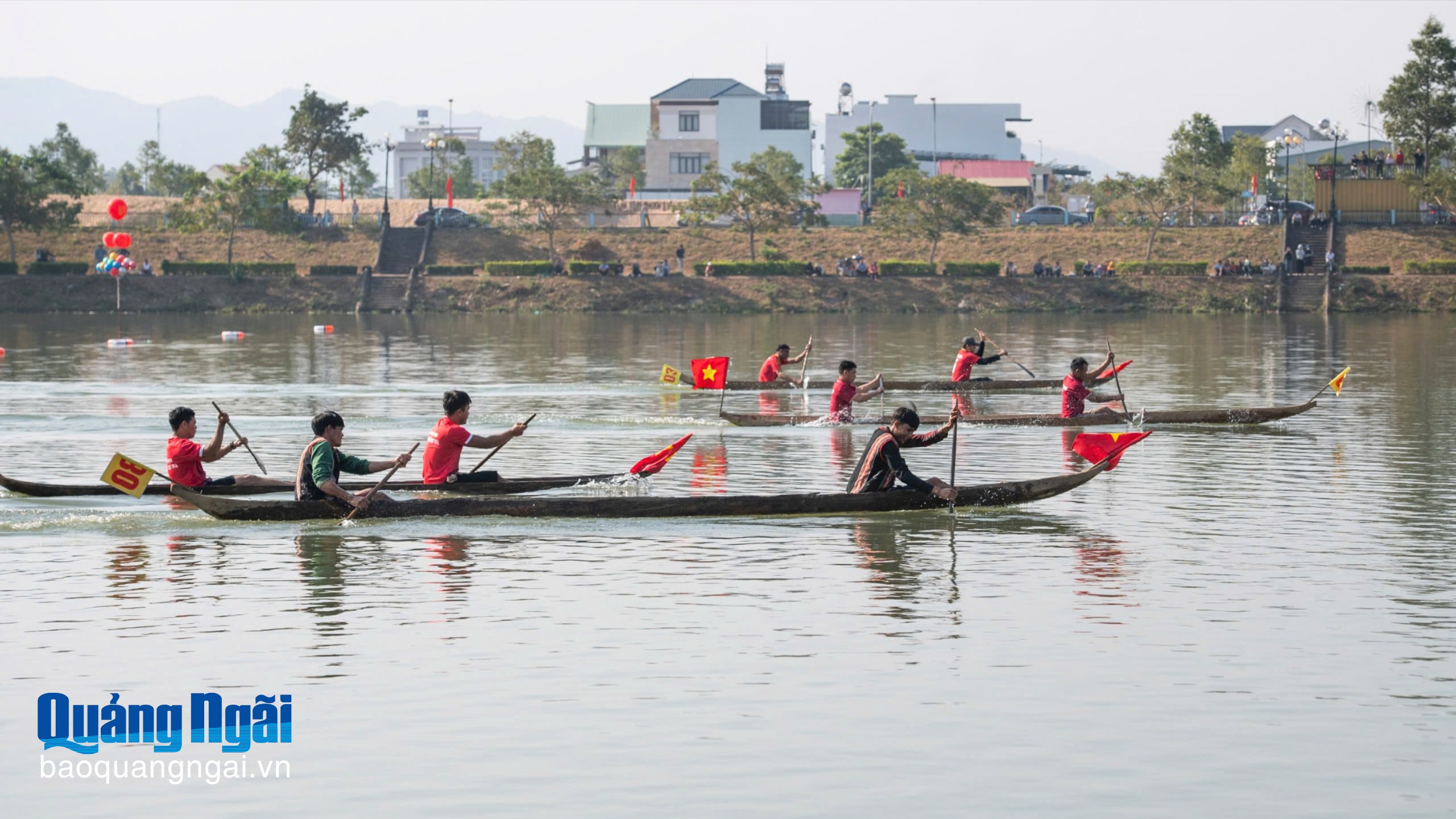 Đặc sắc lễ cầu ngư, đua thuyền đầu xuân