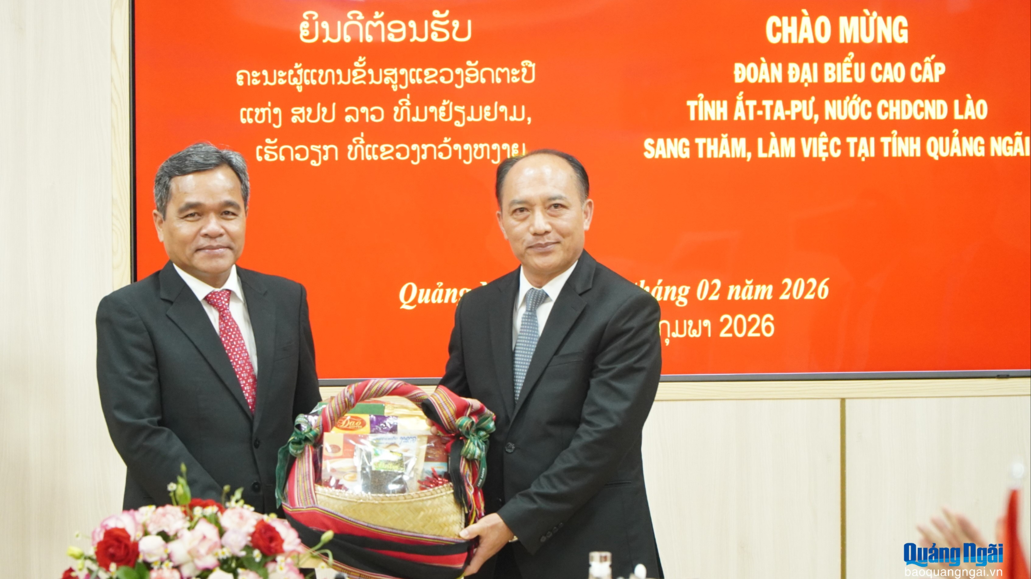 Bí thư Tỉnh ủy Hồ Văn Niên làm việc với Đoàn đại biểu cao cấp tỉnh Attapeu (Lào)