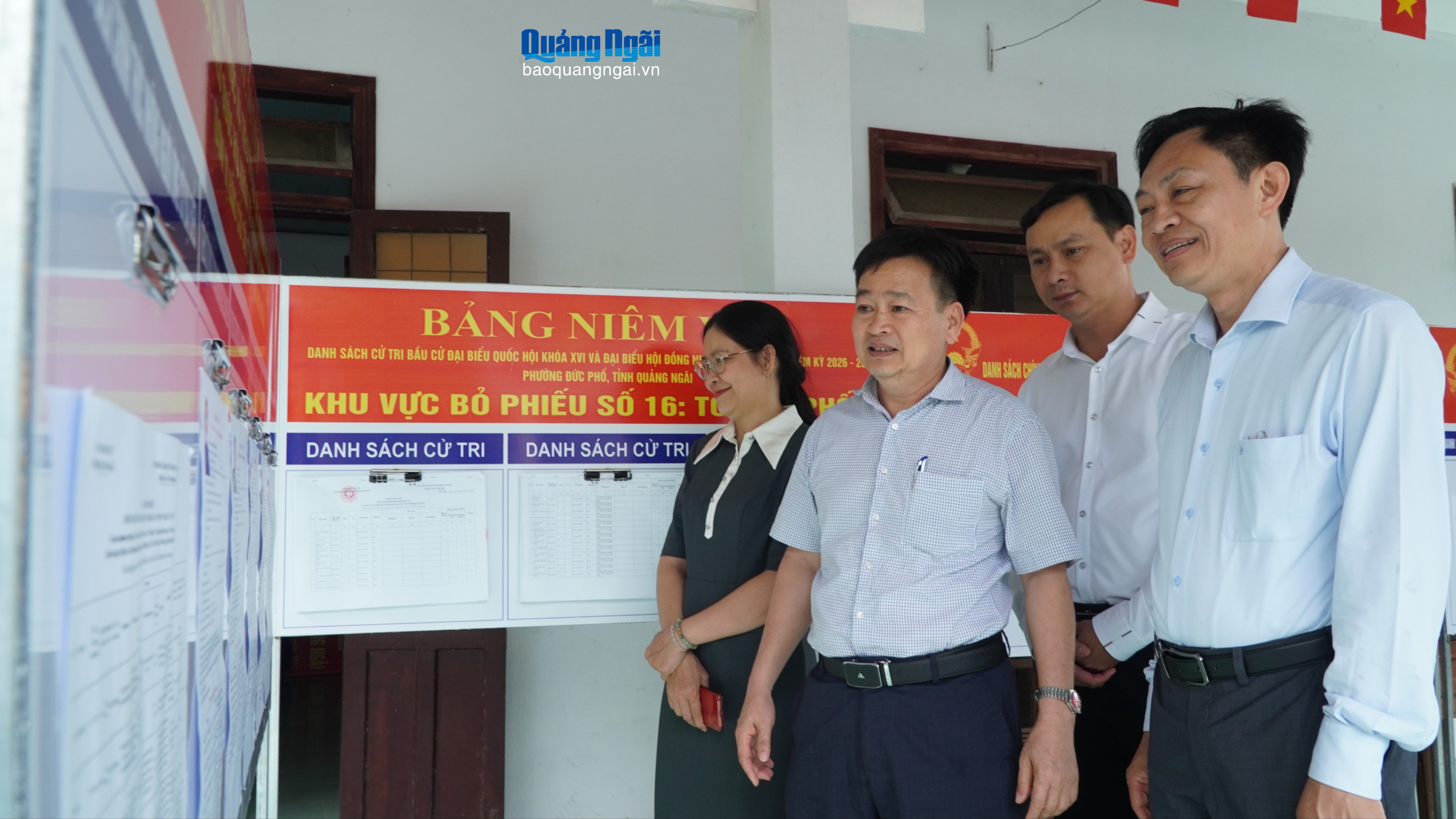 Phó Chủ tịch Thường trực HĐND tỉnh Nguyễn Cao Phúc kiểm tra công tác chuẩn bị bầu cử tại phường Đức Phổ và phường Trà Câu