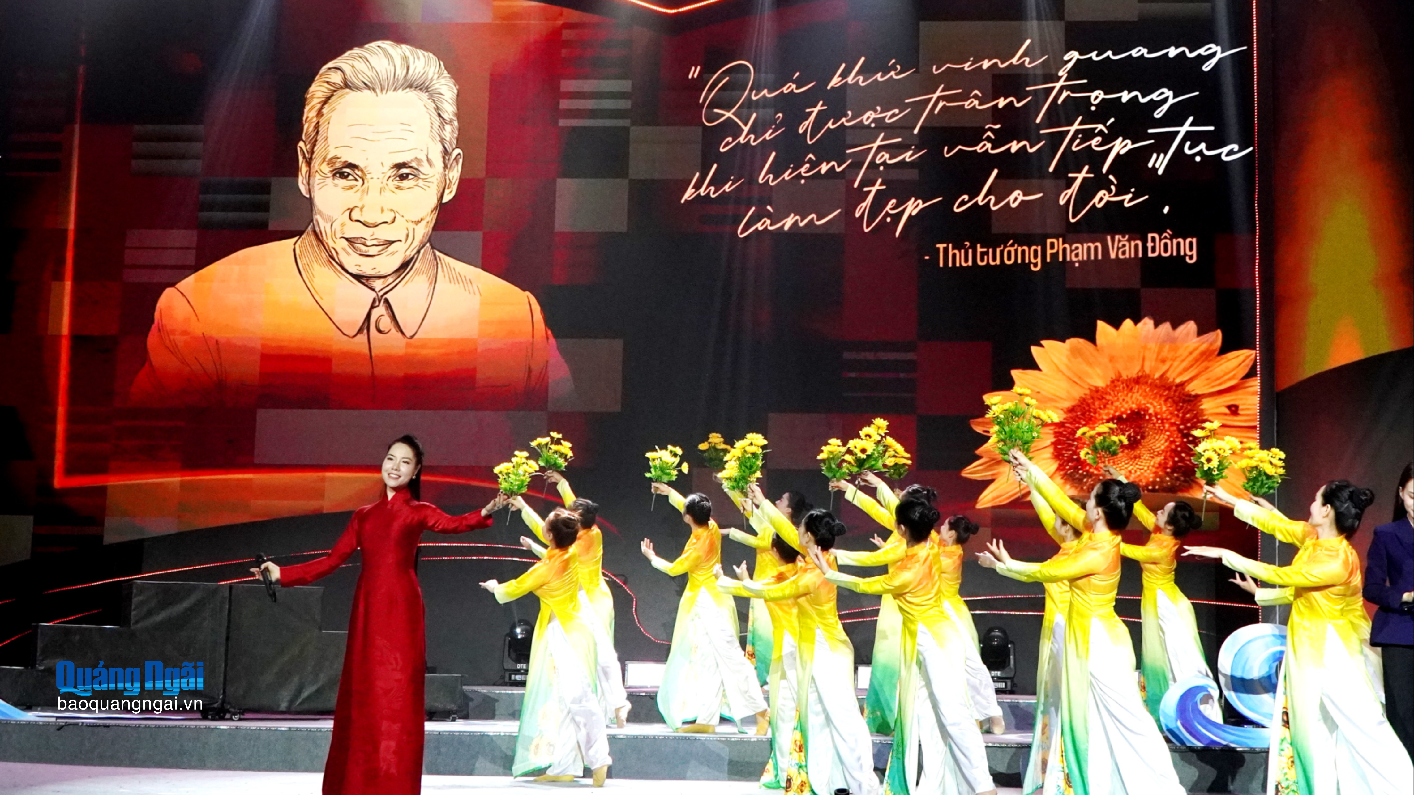 Tổng duyệt Chương trình nghệ thuật đặc biệt Kỷ niệm 120 năm Ngày sinh Thủ tướng Phạm Văn Đồng