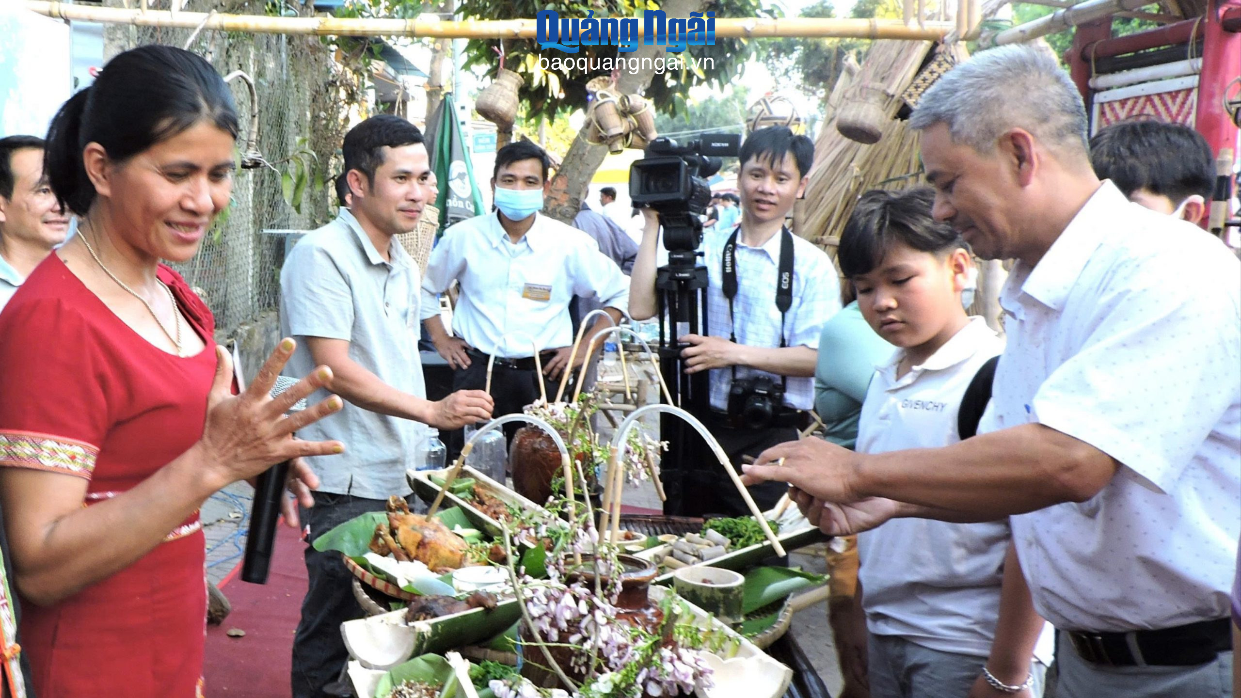 Đặc sắc món ăn nấu ống lồ ô