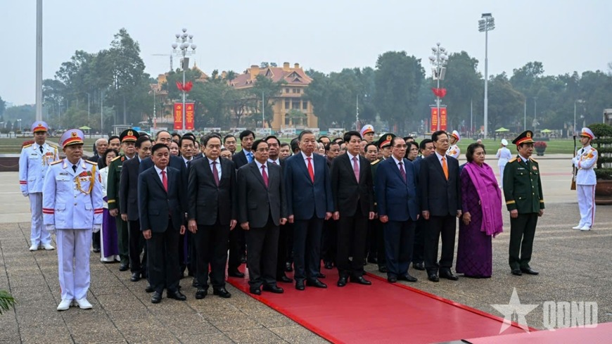 Lãnh đạo Đảng, Nhà nước, Quân đội vào Lăng viếng Chủ tịch Hồ Chí Minh
