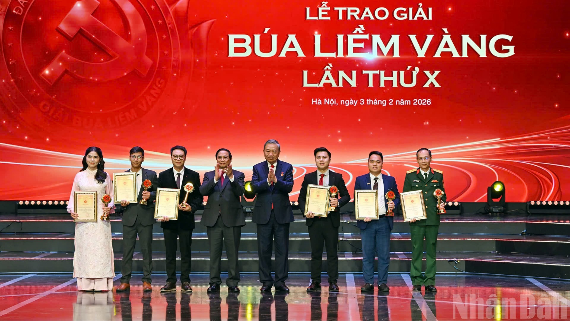 Tuyên dương 96 bí thư chi bộ xuất sắc và trao Giải Búa liềm vàng lần thứ X