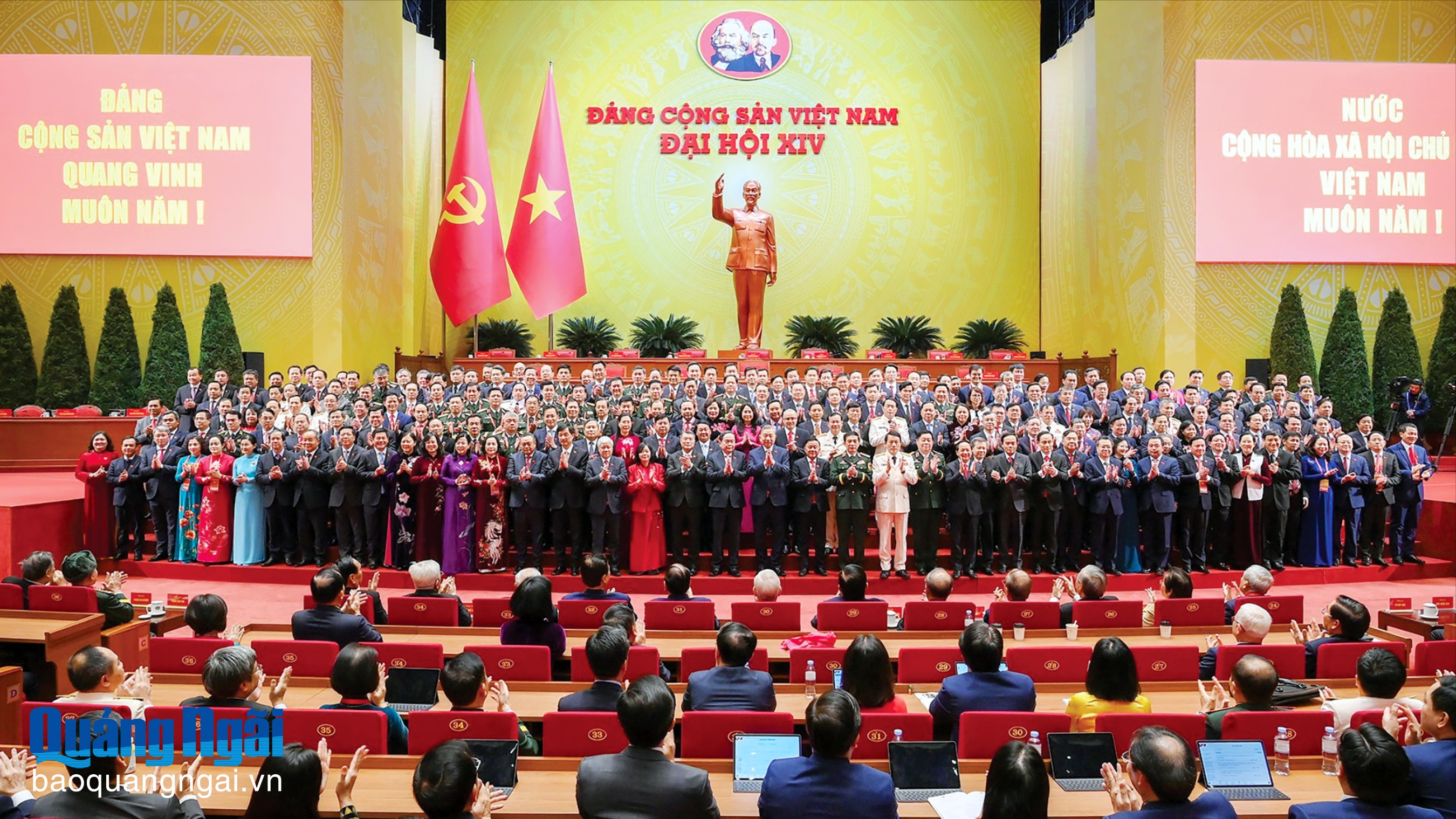 Dưới lá cờ vẻ vang của Đảng