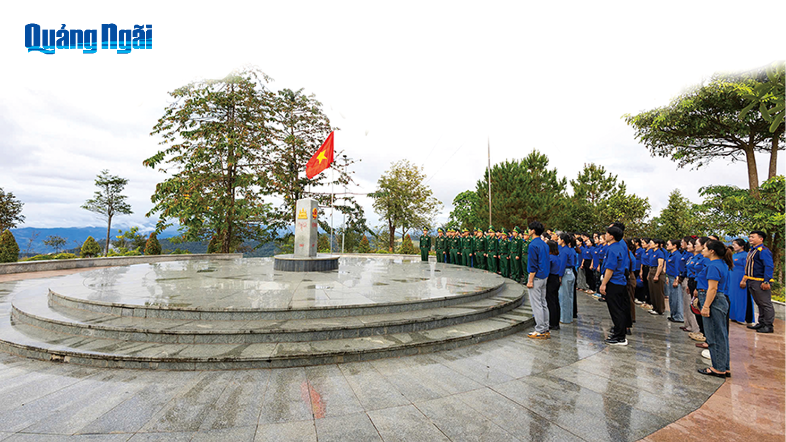 Chạm vào cột mốc biên cương