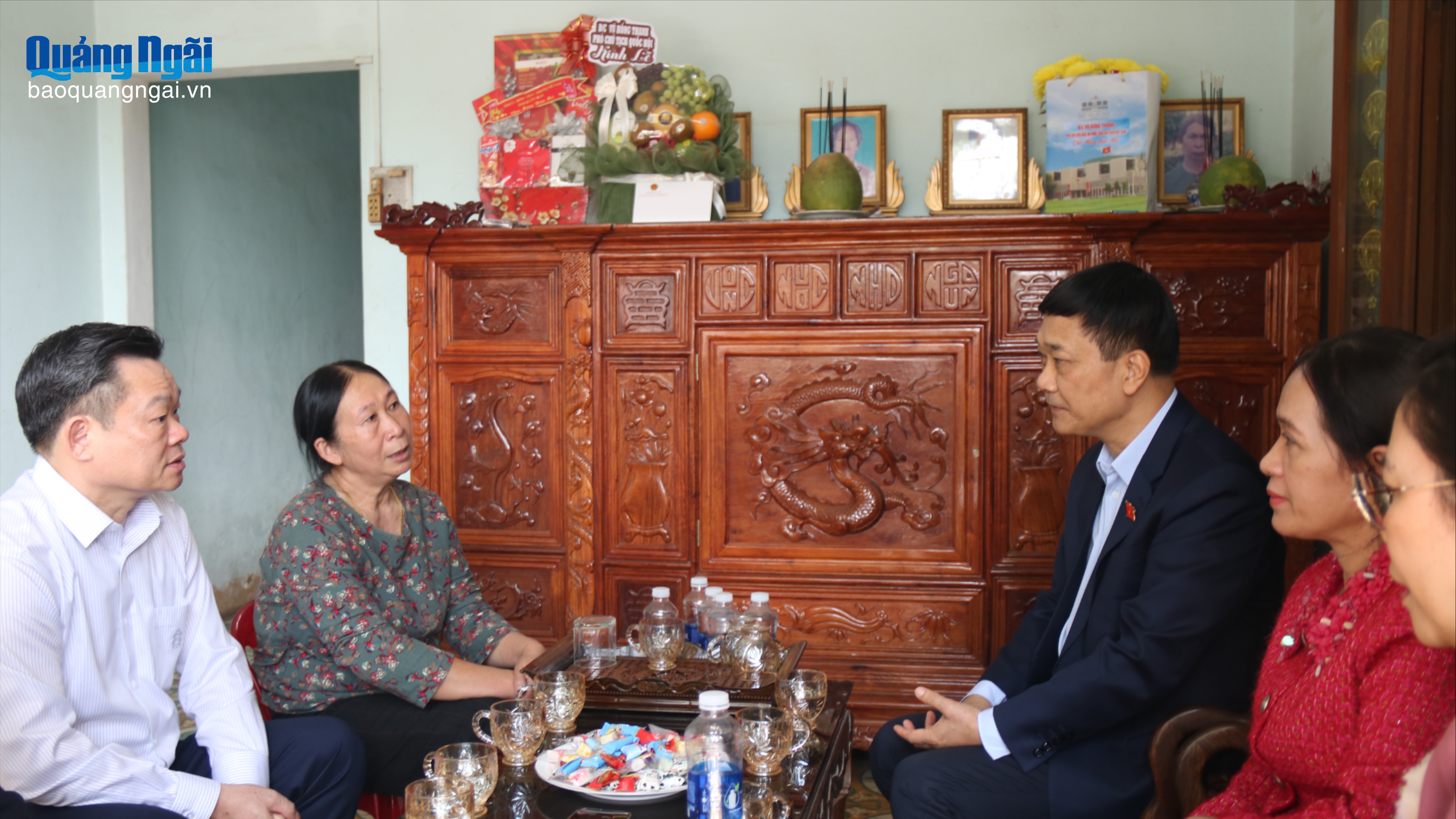 Phó Chủ tịch Quốc hội Vũ Hồng Thanh thăm, chúc Tết gia đình cố Phó Chủ tịch Quốc hội Y Pah