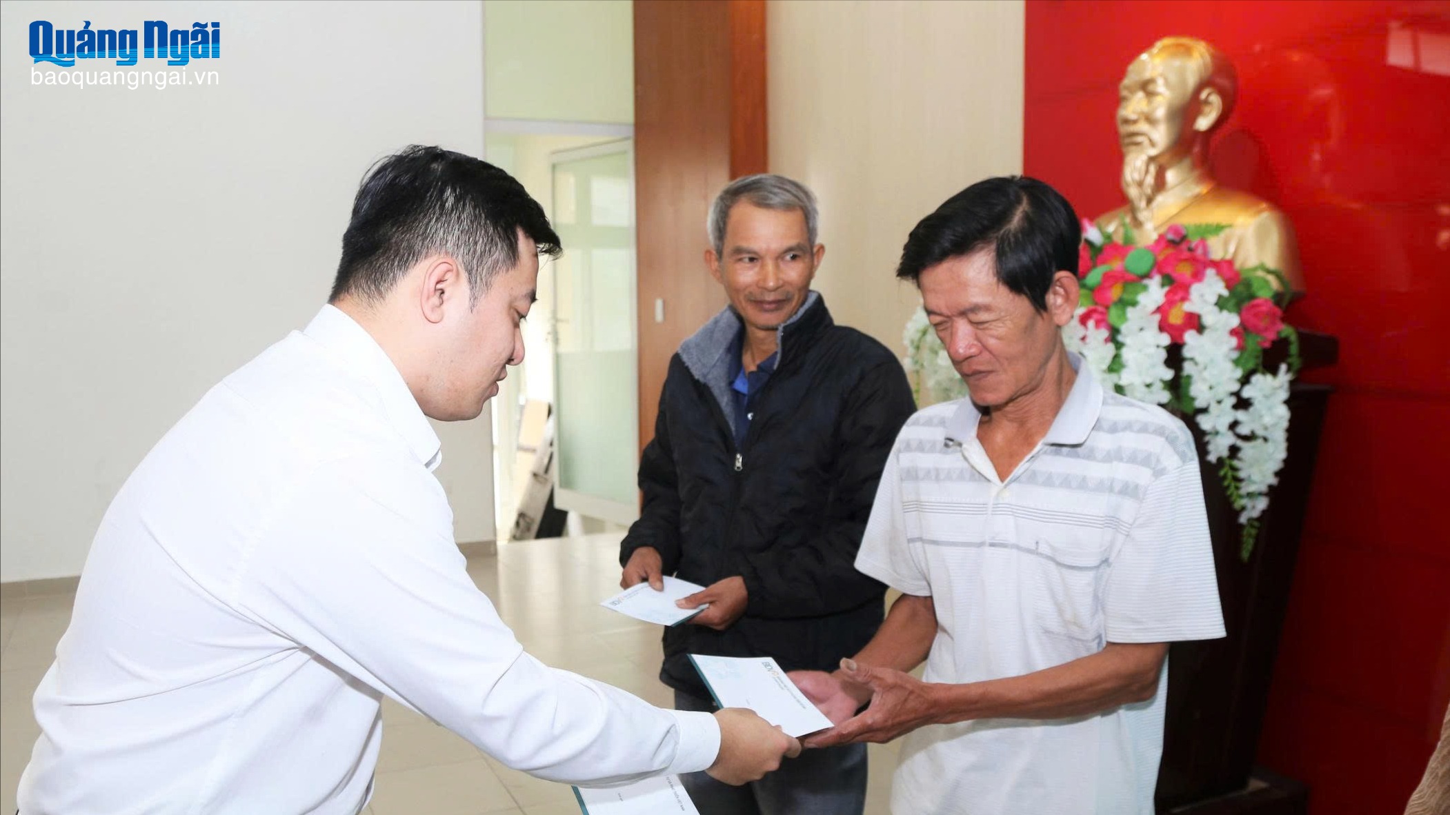 BIDV trao 80 suất quà Tết cho hộ nghèo, khó khăn tại xã Mộ Đức