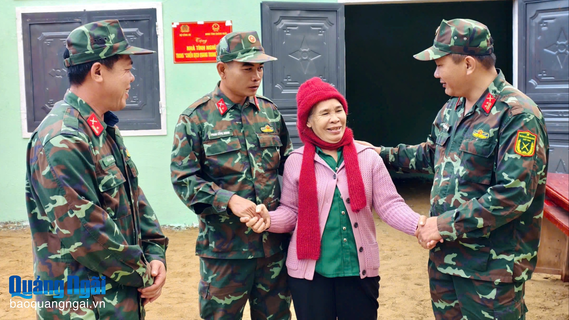 Tình người sống mãi với thời gian