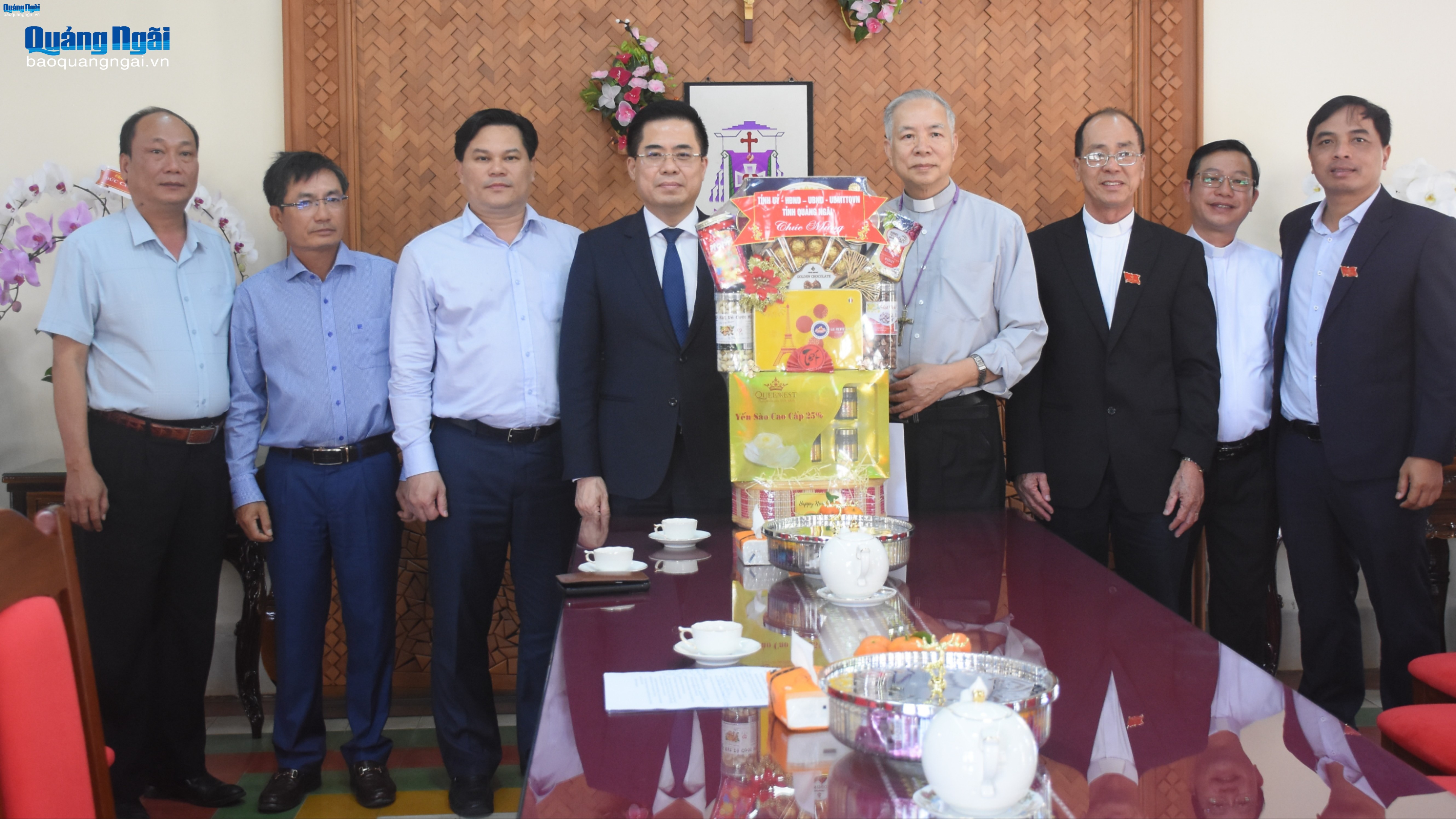 Chủ tịch UBND tỉnh Nguyễn Hoàng Giang chúc Tết Tòa giám mục Kon Tum