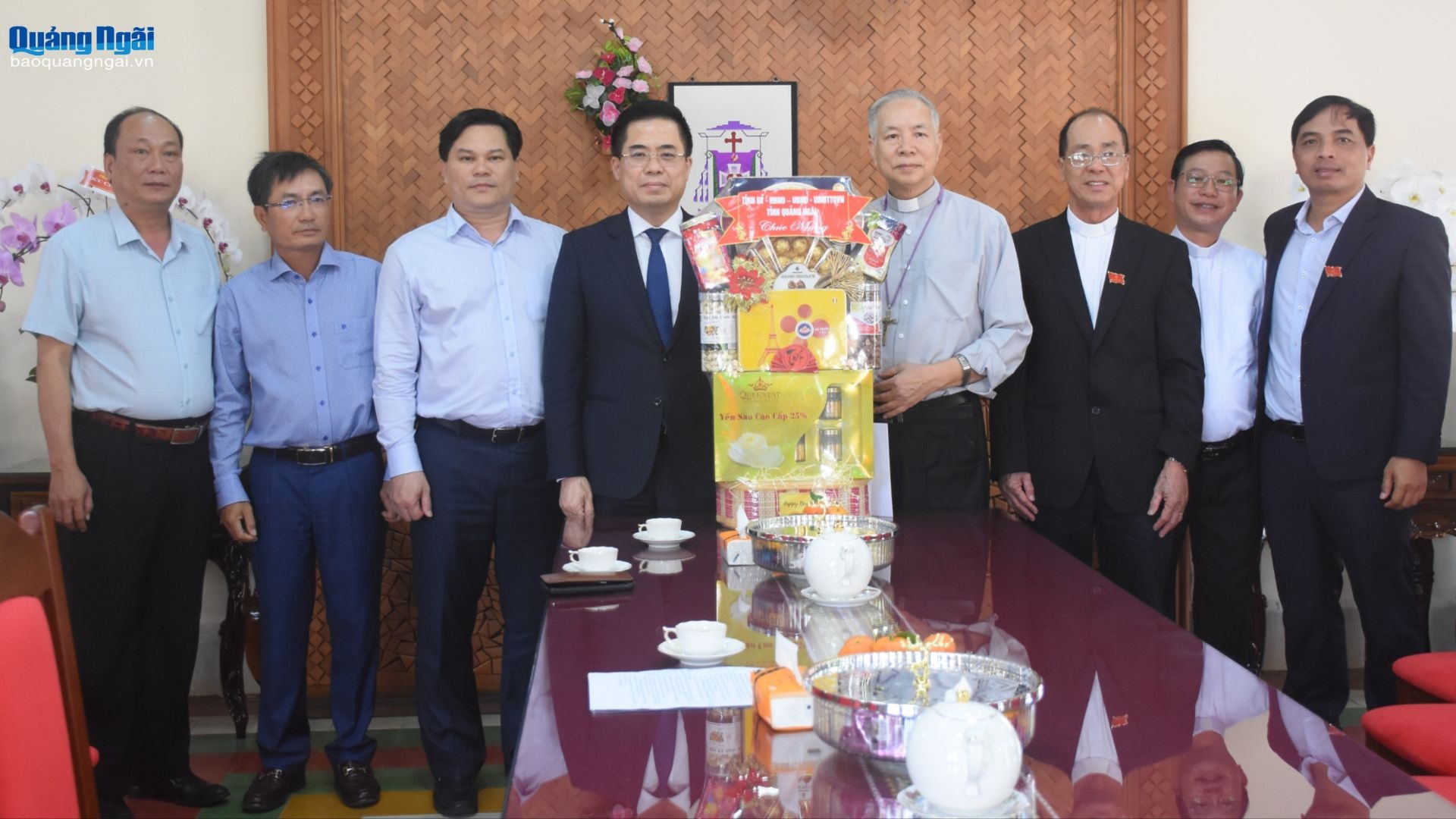 Chủ tịch UBND tỉnh Nguyễn Hoàng Giang chúc Tết Tòa Giám mục Kon Tum