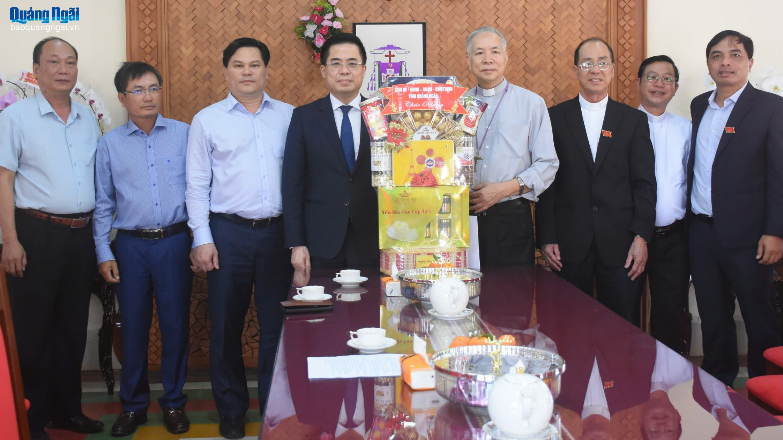 Chủ tịch UBND tỉnh Nguyễn Hoàng Giang chúc Tết Tòa Giám mục Kon Tum