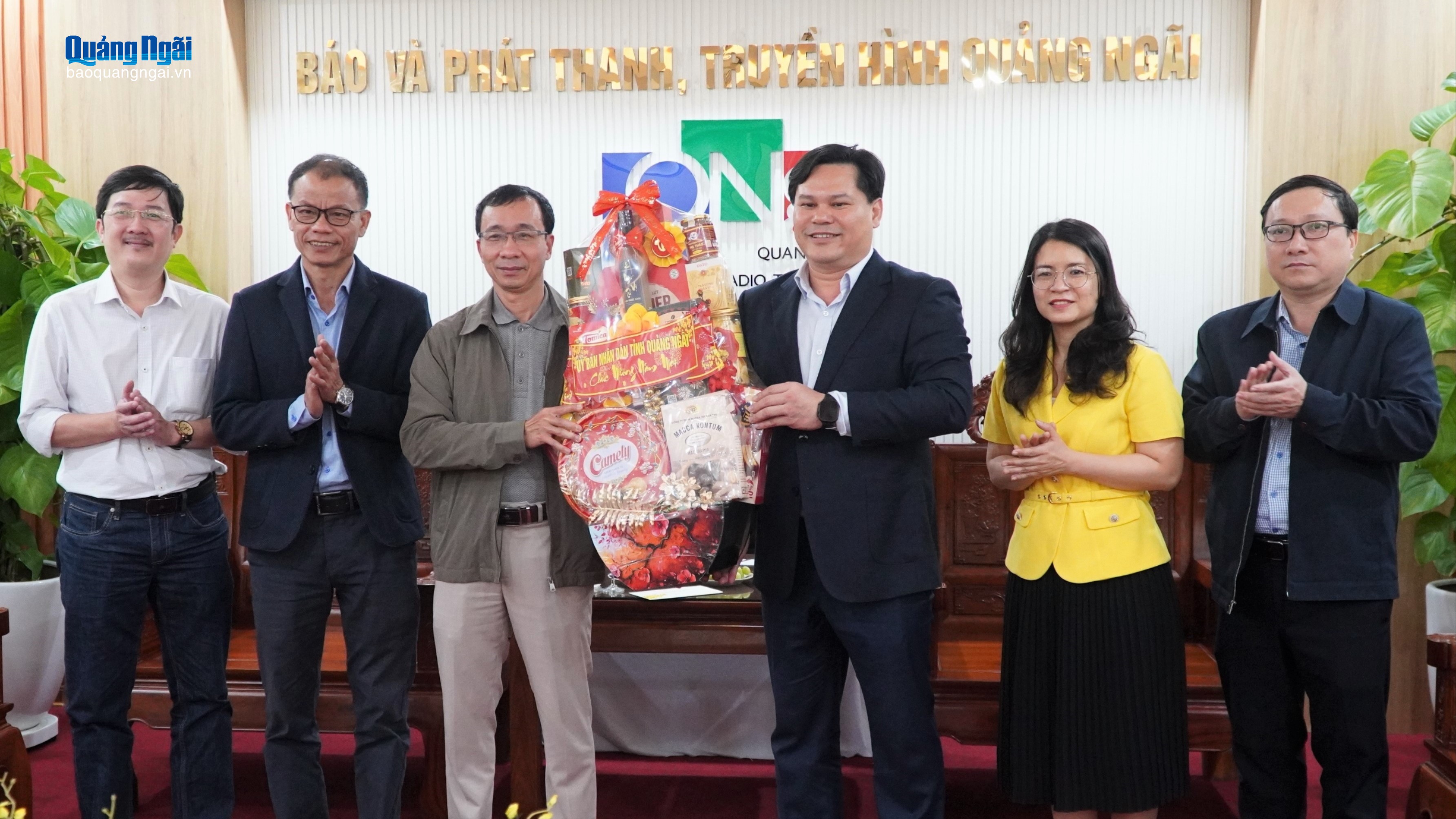 Phó Chủ tịch UBND tỉnh Trần Phước Hiền thăm, chúc Tết các đơn vị truyền thông, bảo đảm thông tin, liên lạc