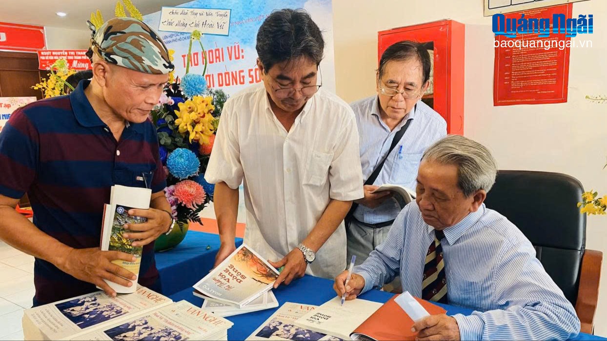 Nhà thơ Hoài Vũ và tôi