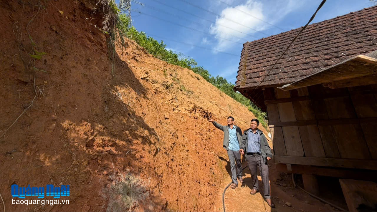 Nỗi lo sạt lở dưới chân núi