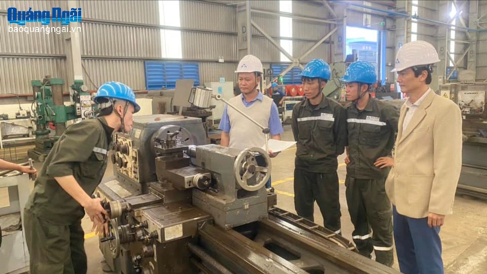 Chìa khóa mở rộng cánh cửa việc làm