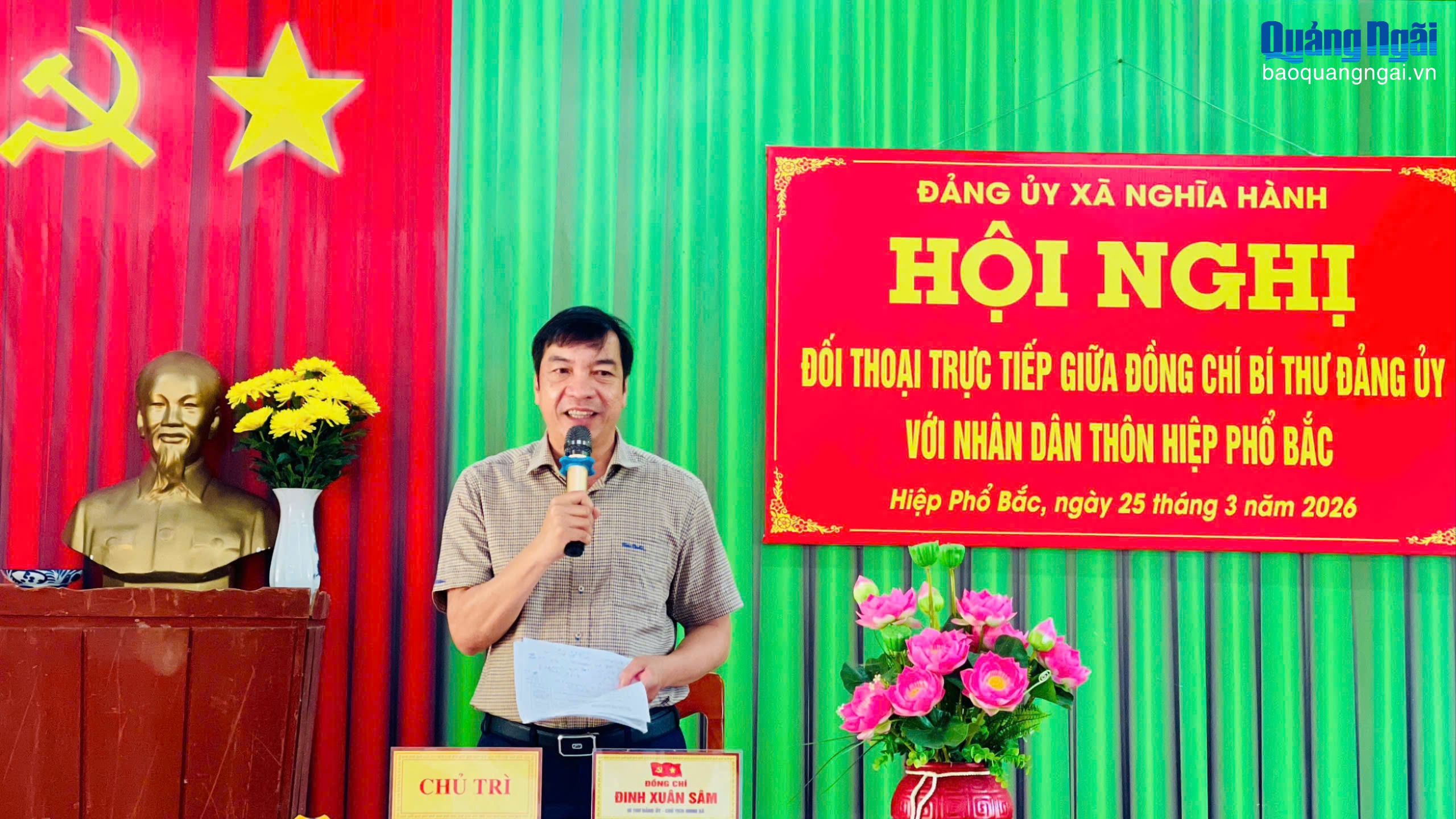 Bí thư Đảng ủy xã Nghĩa Hành tiếp xúc, đối thoại với nhân dân