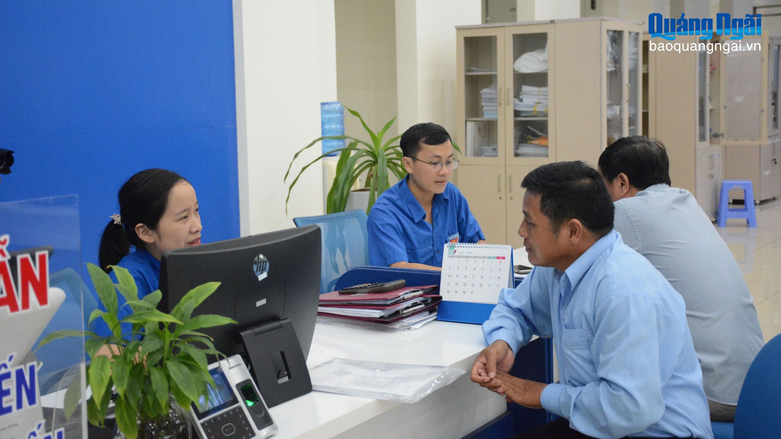 Cống hiến sức trẻ