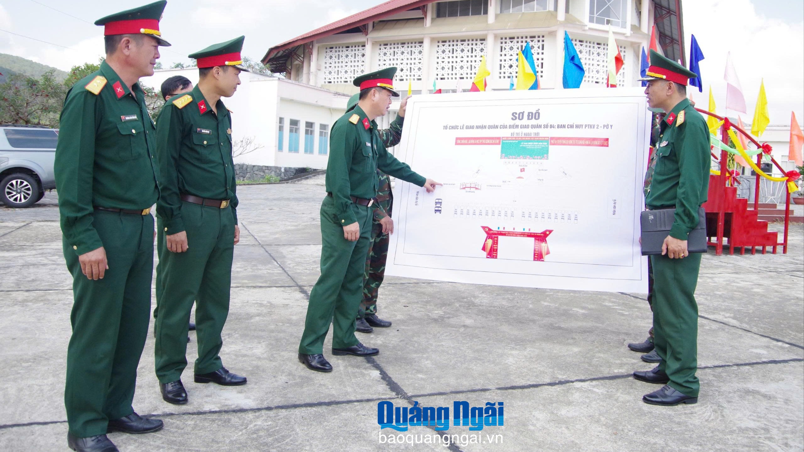 Đưa, đón thanh niên vùng xa về dự lễ giao quân