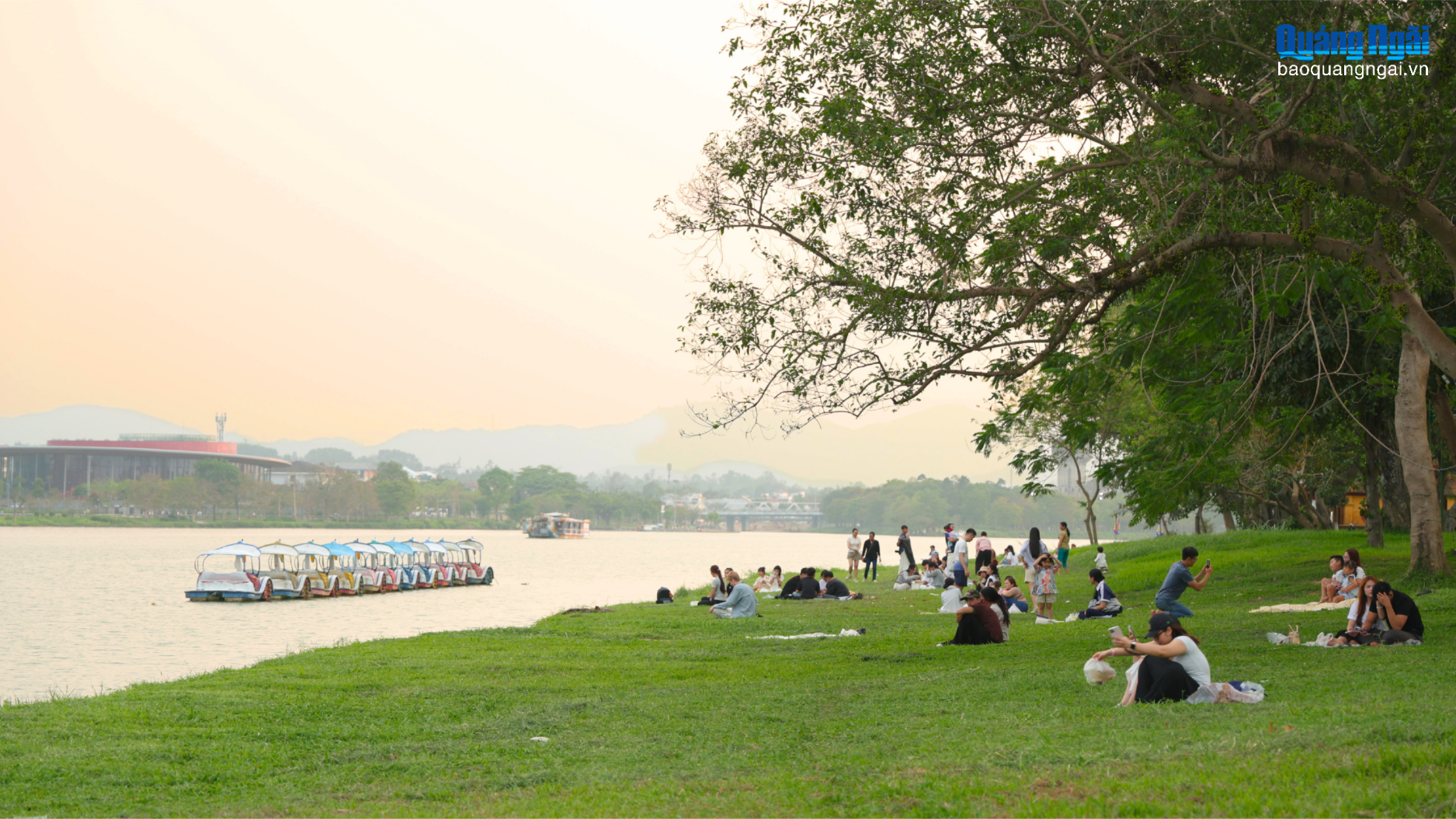 Hồn Huế trên dòng sông Hương