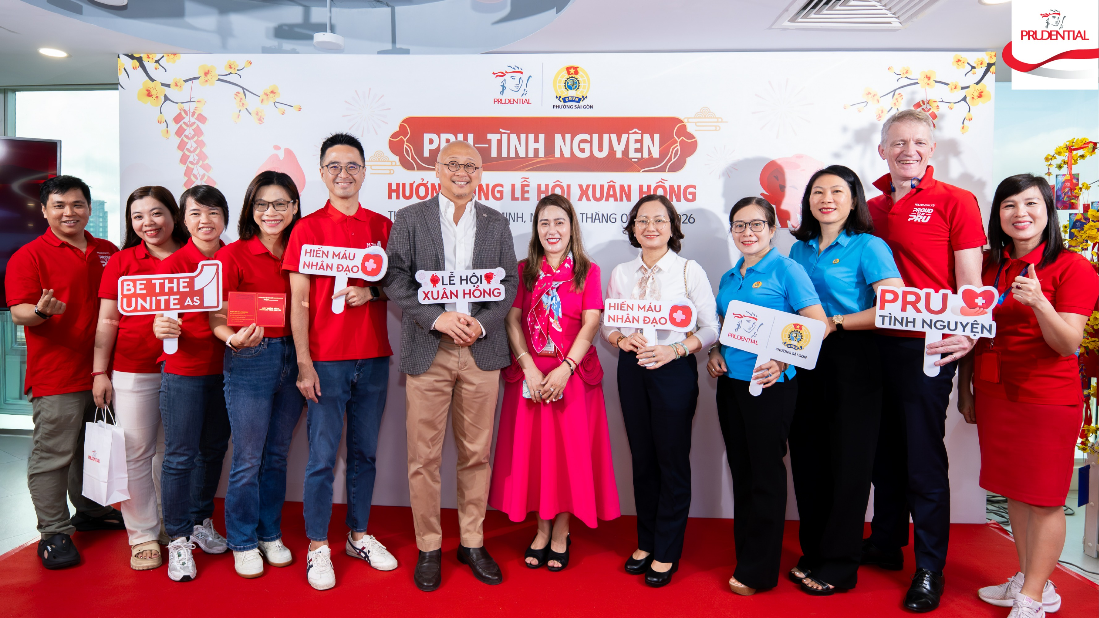 Hàng trăm nhân viên, tư vấn viên Prudential hiến máu hưởng ứng Lễ hội Xuân Hồng