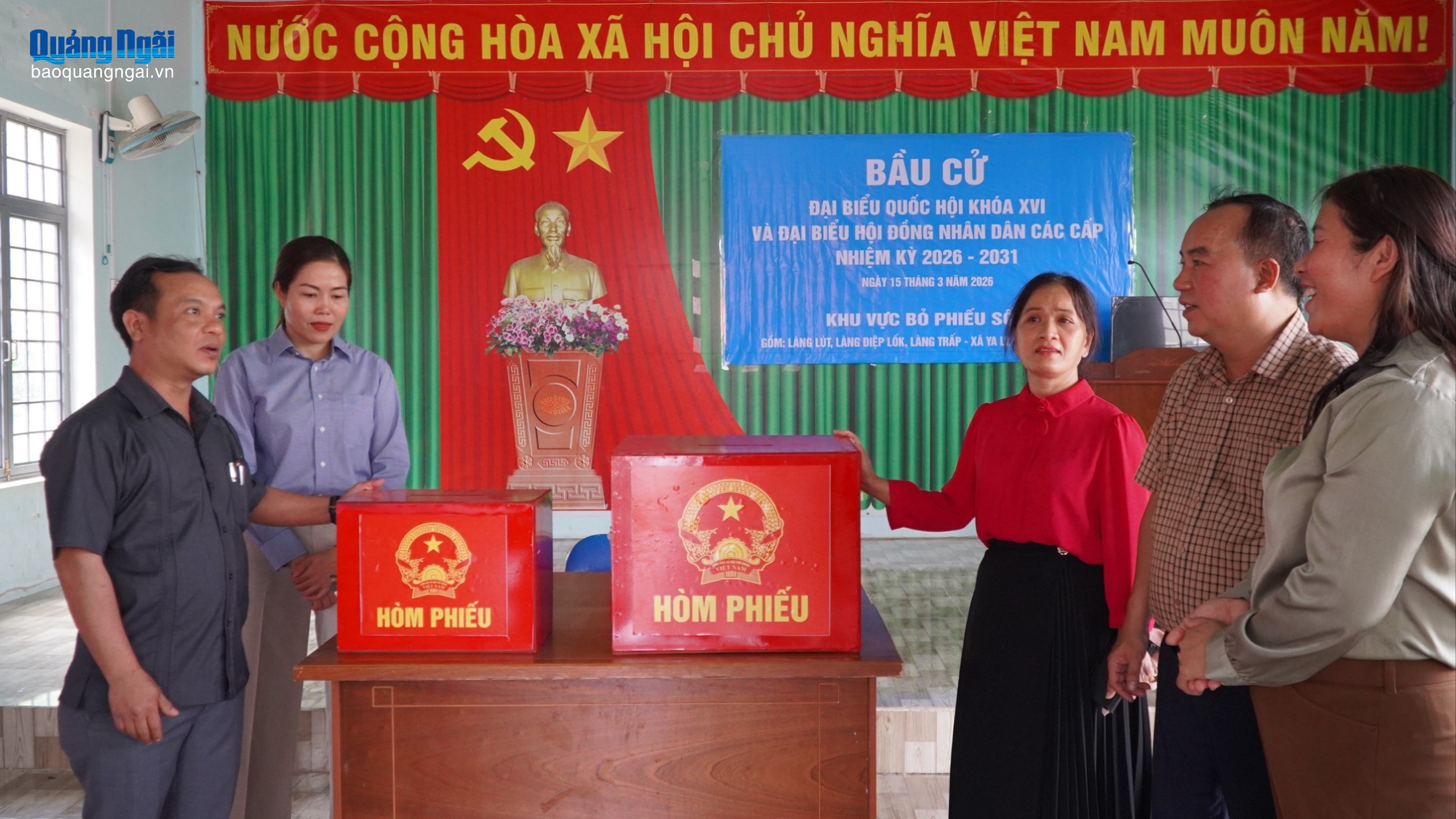 Phó Bí thư Thường trực Tỉnh ủy U Huấn kiểm tra công tác chuẩn bị bầu cử tại xã Ya Ly