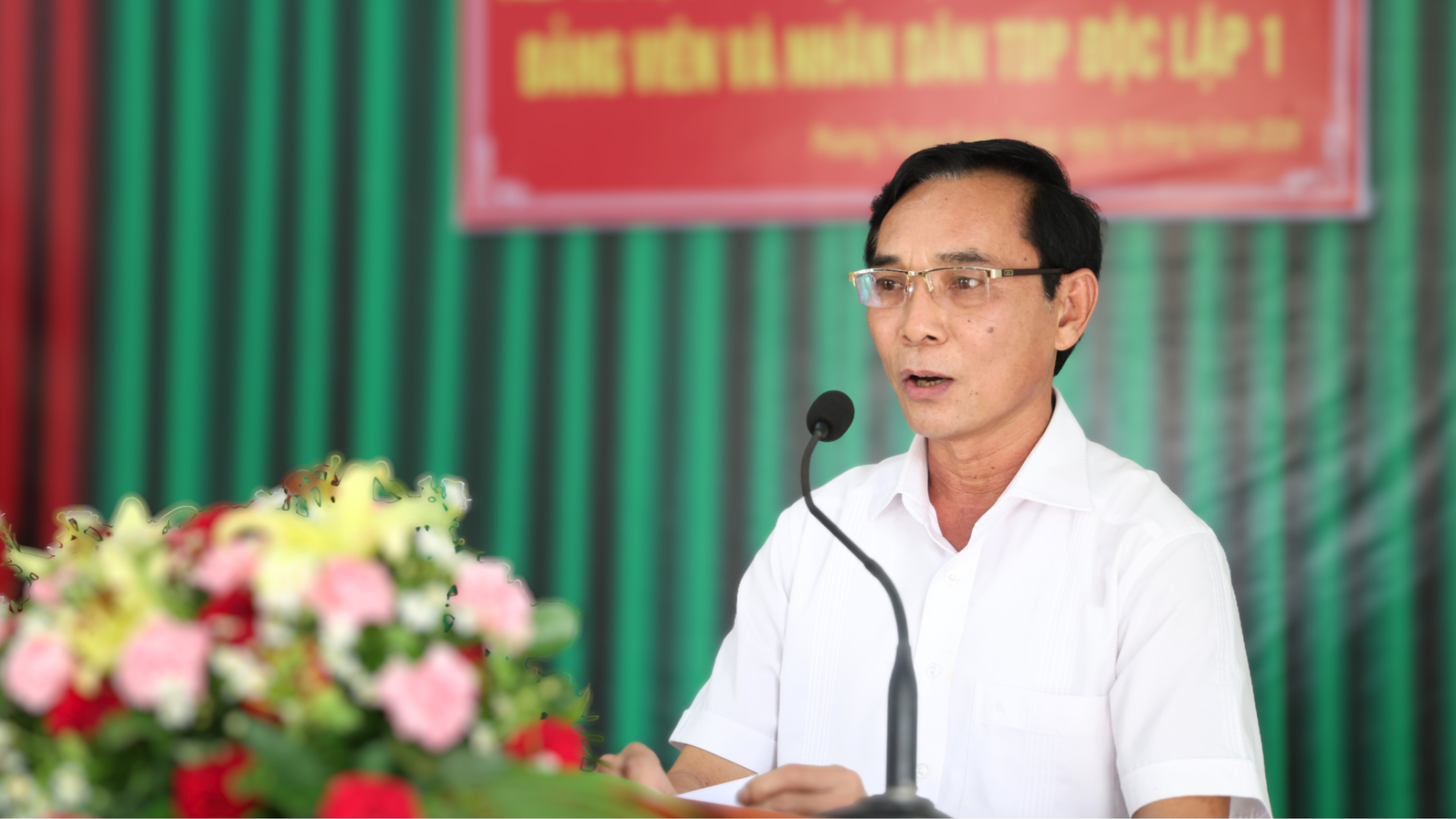 Bí thư Đảng ủy phường Trương Quang Trọng đối thoại với nhân dân