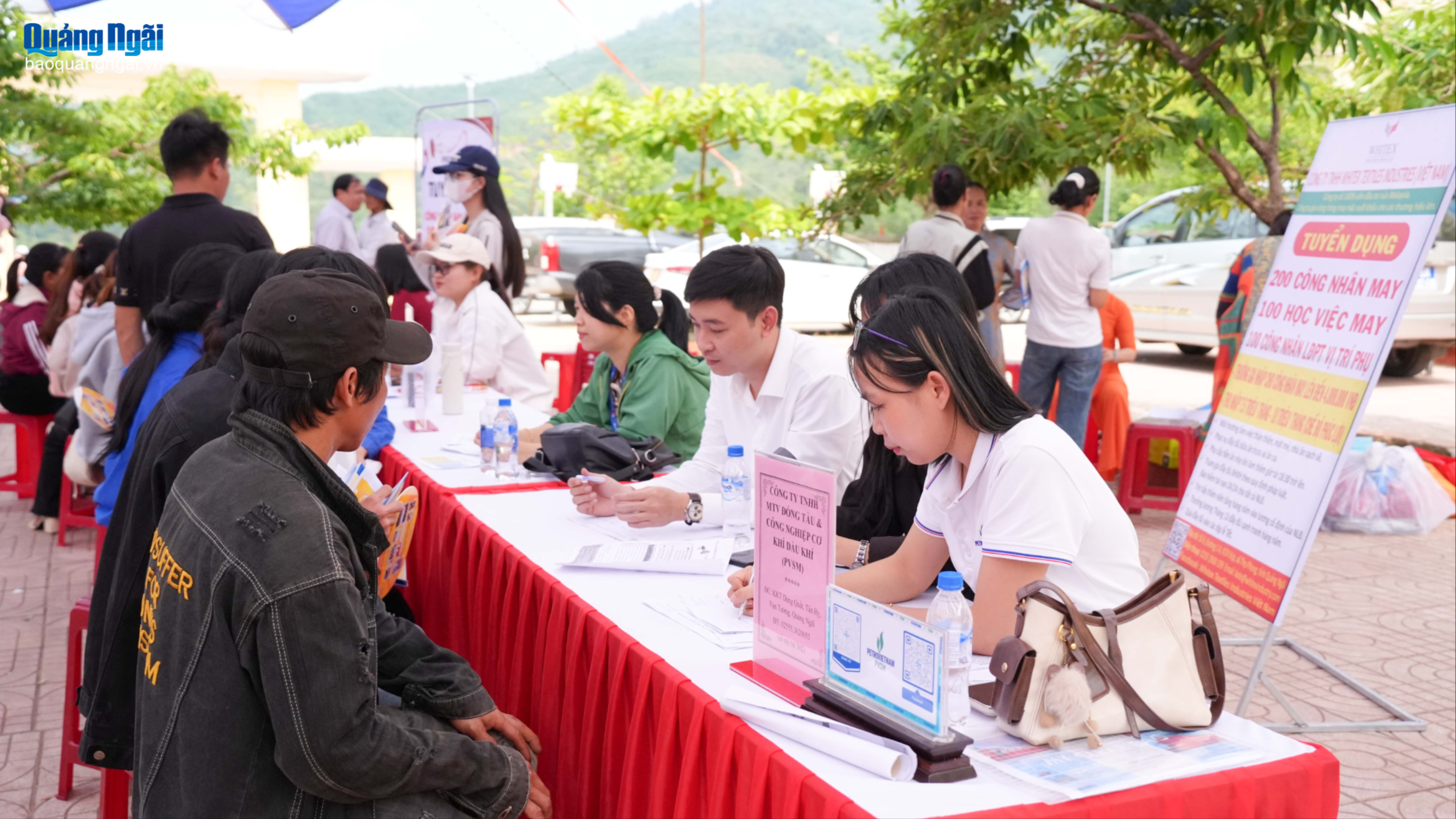 Kết nối việc làm cho người lao động ở Tây Trà Bồng