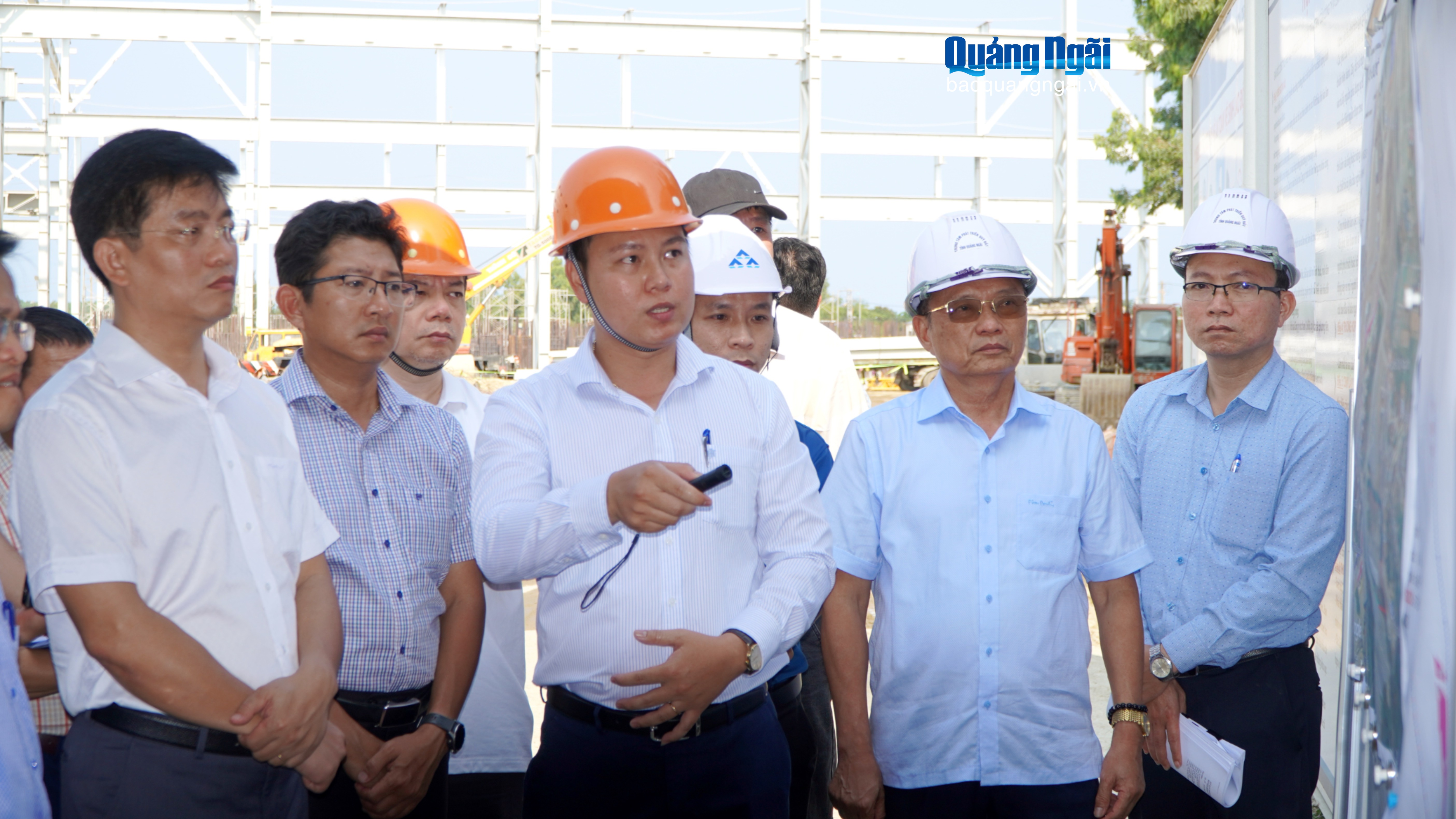 Phó Chủ tịch UBND tỉnh Đỗ Tâm Hiển kiểm tra các dự án Hòa Phát Dung Quất