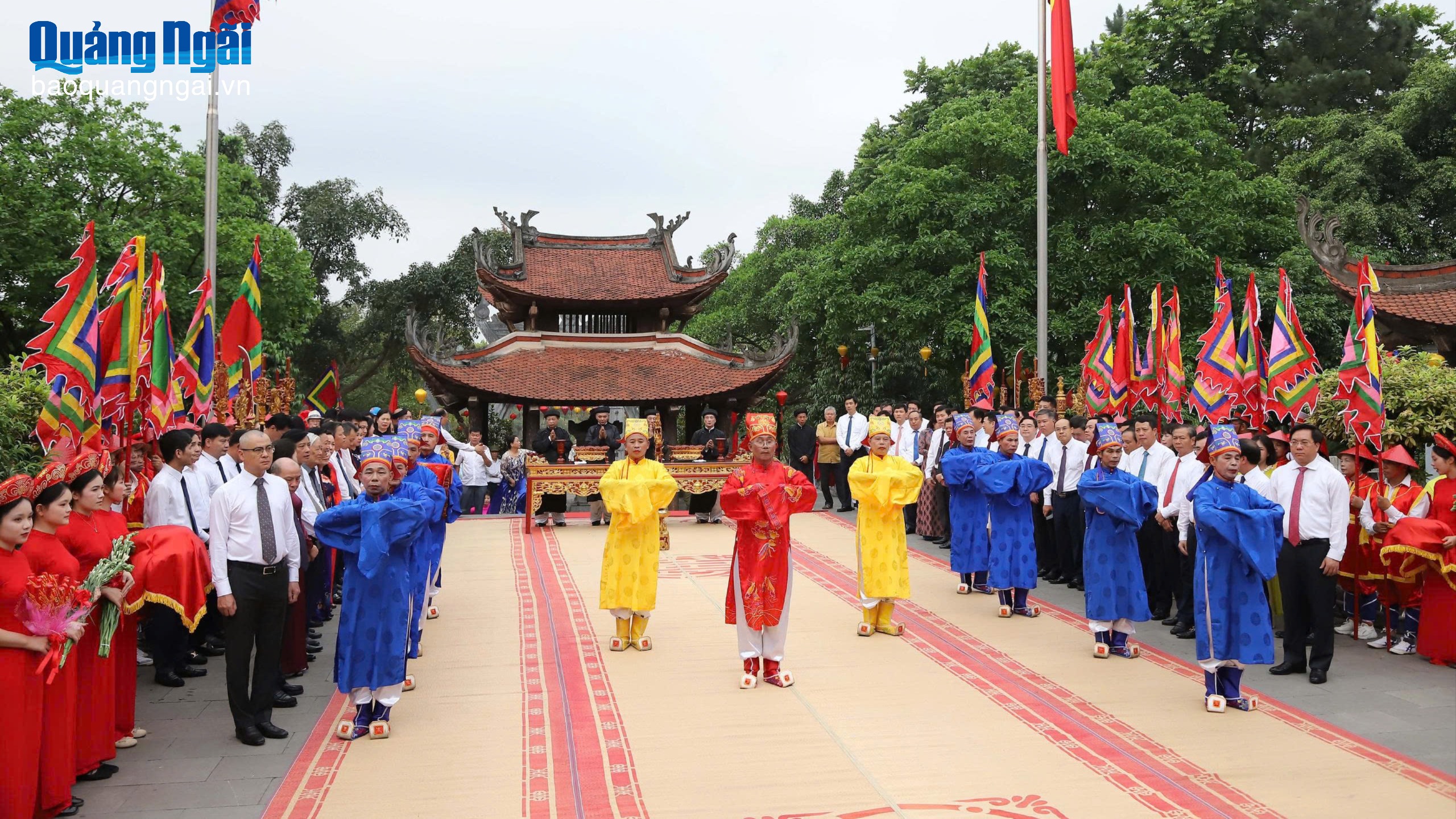 Tự hào con Lạc cháu Hồng