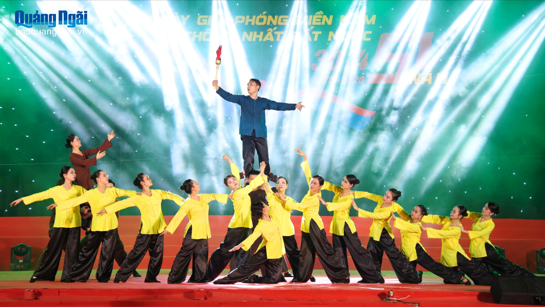 Rực rỡ đêm nghệ thuật mừng 30/4