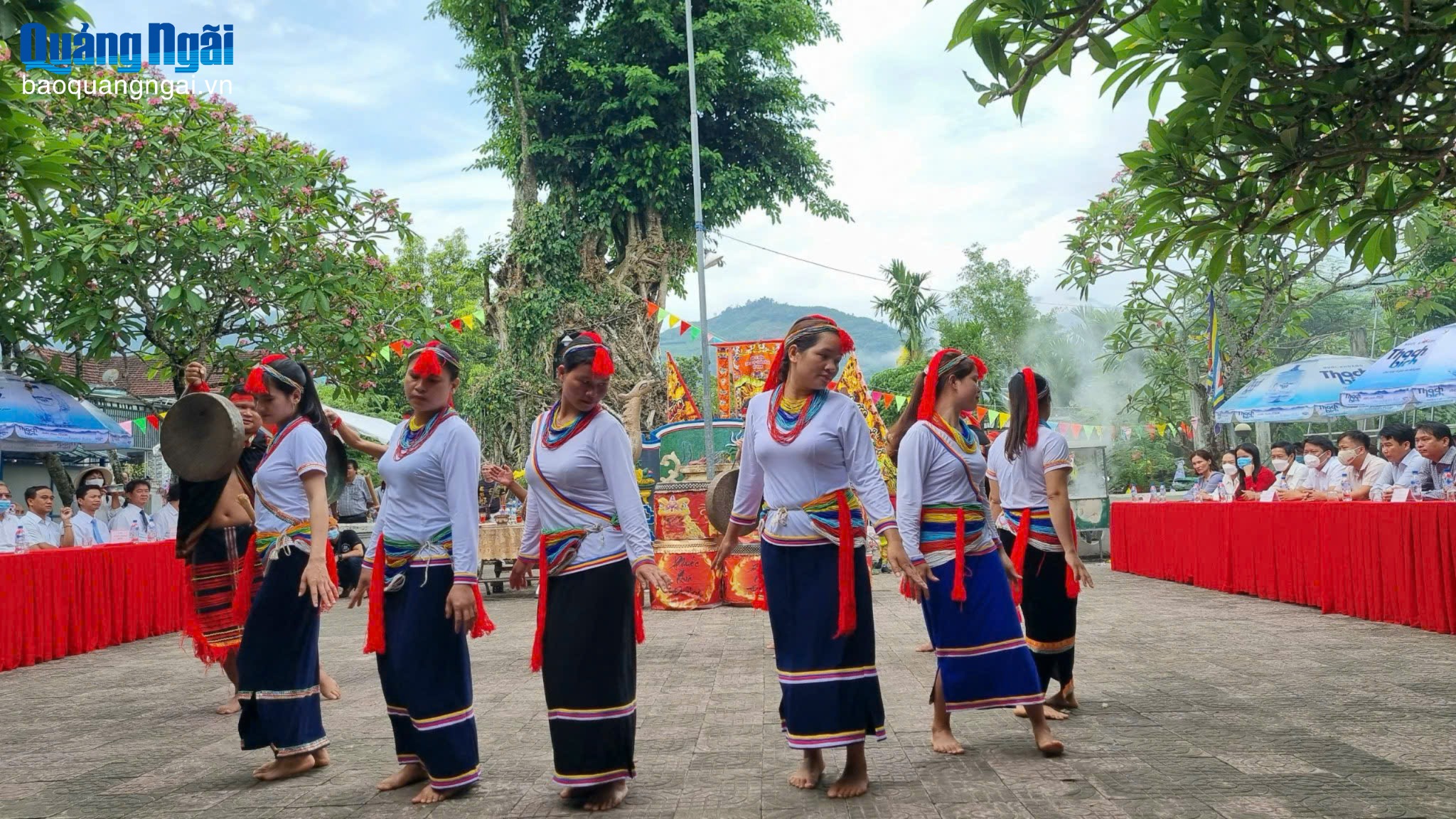 Giữ gìn bản sắc văn hóa: Cách làm ở Trà Bồng