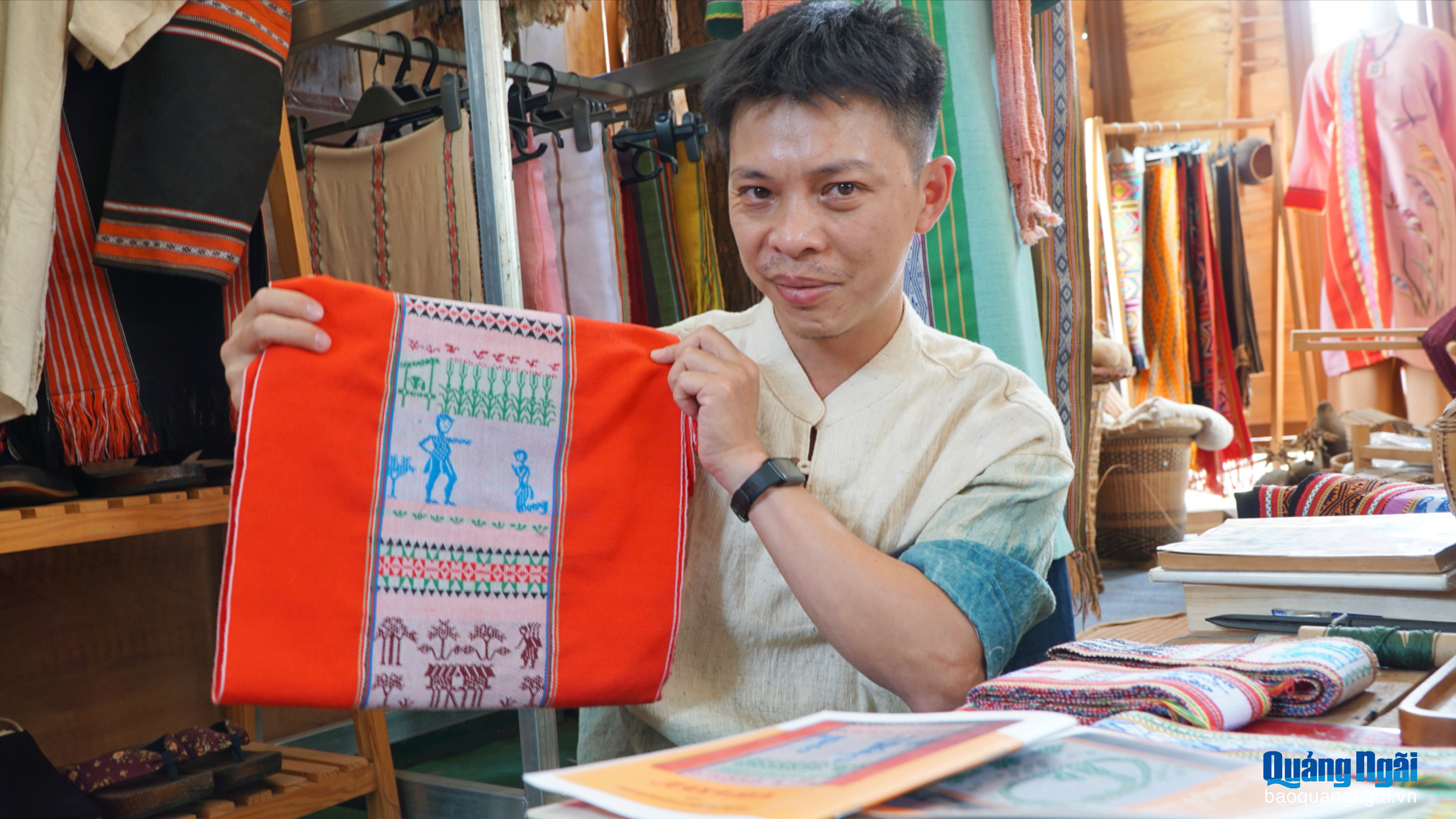 Chắp cánh cho thổ cẩm vươn xa