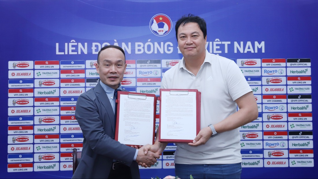 VFF gia hạn hợp đồng với trợ lý ông Kim Sang Sik