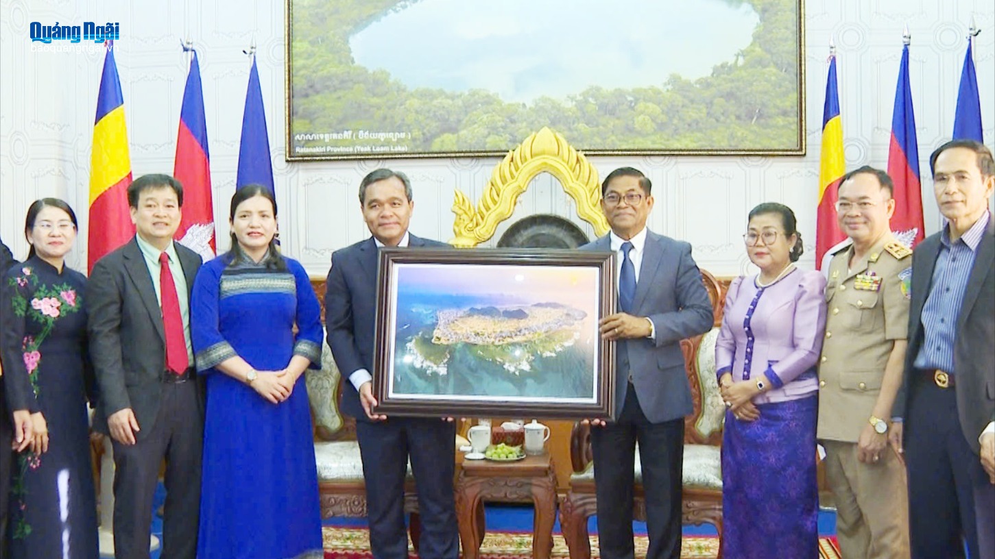 Bí thư Tỉnh ủy Hồ Văn Niên thăm, chúc Tết Chol Chnam Thmay tại tỉnh Ratanakiri