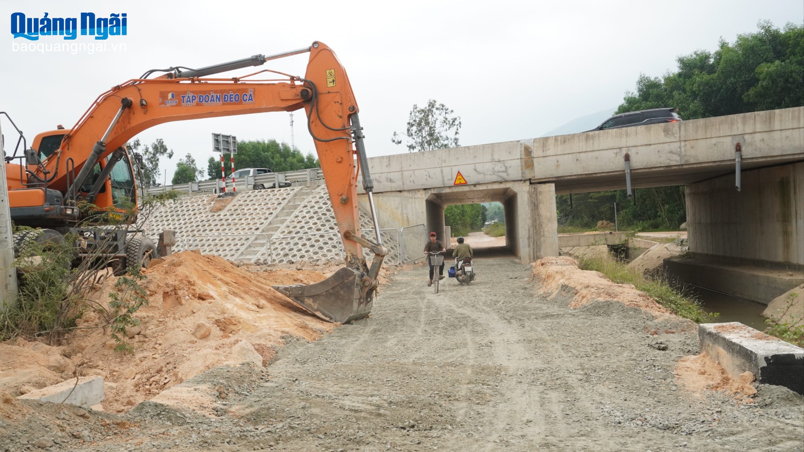 Khẩn trương hoàn trả đường mượn thi công cao tốc