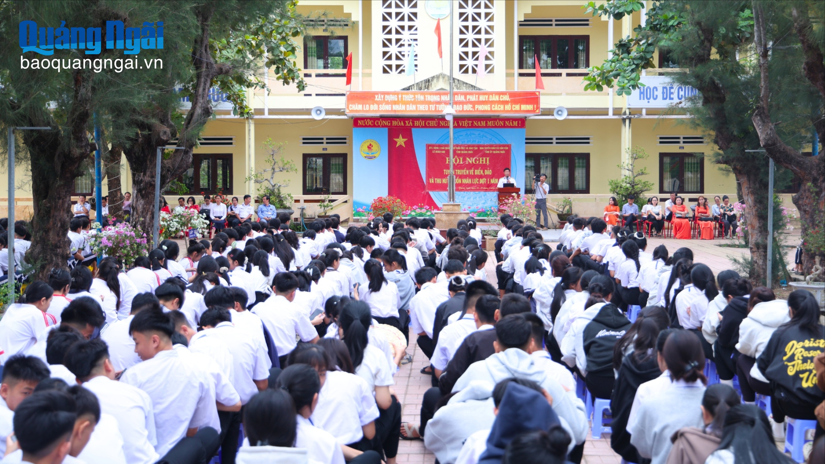 Thông tin về biển, đảo thu hút học sinh