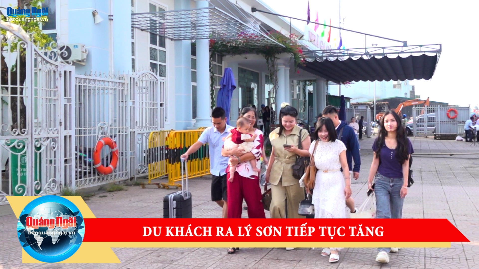 [Video]. Du khách ra Lý Sơn tiếp tục tăng