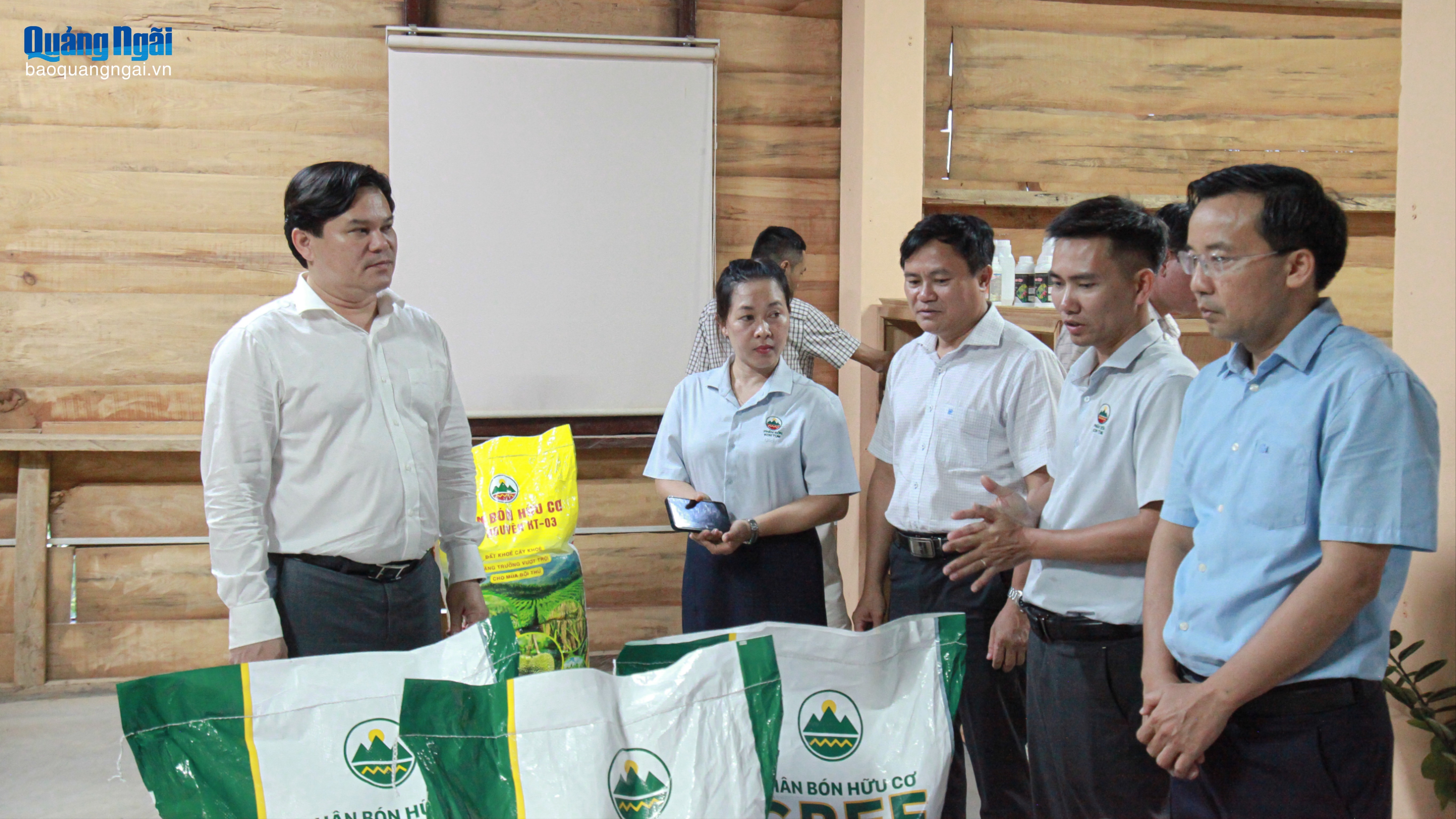 Lãnh đạo tỉnh thăm, làm việc với Công ty Cổ phần Phân bón Kon Tum
