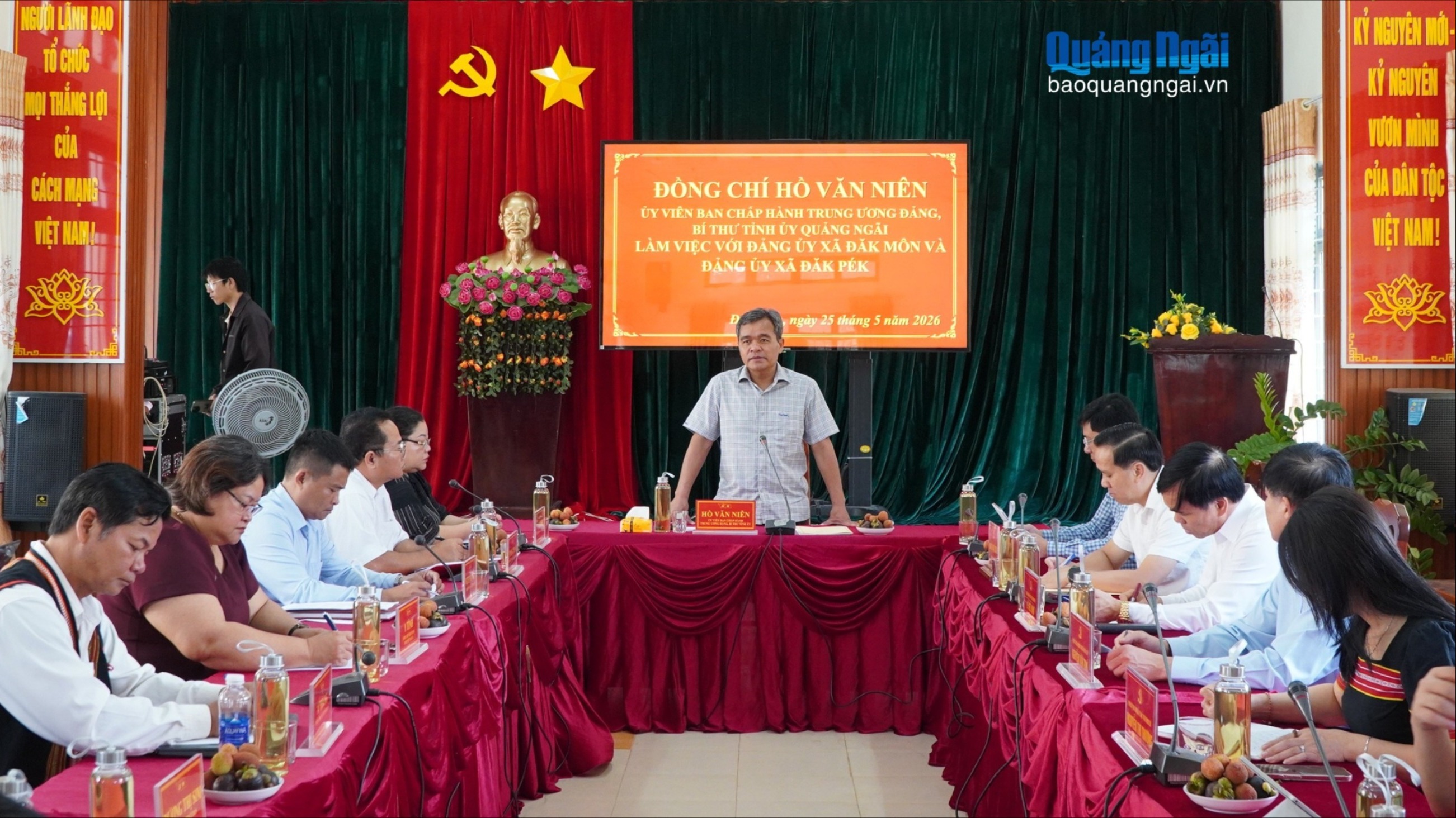 Bí thư Tỉnh ủy Hồ Văn Niên làm việc với 2 xã Đăk Môn và Đăk Pek