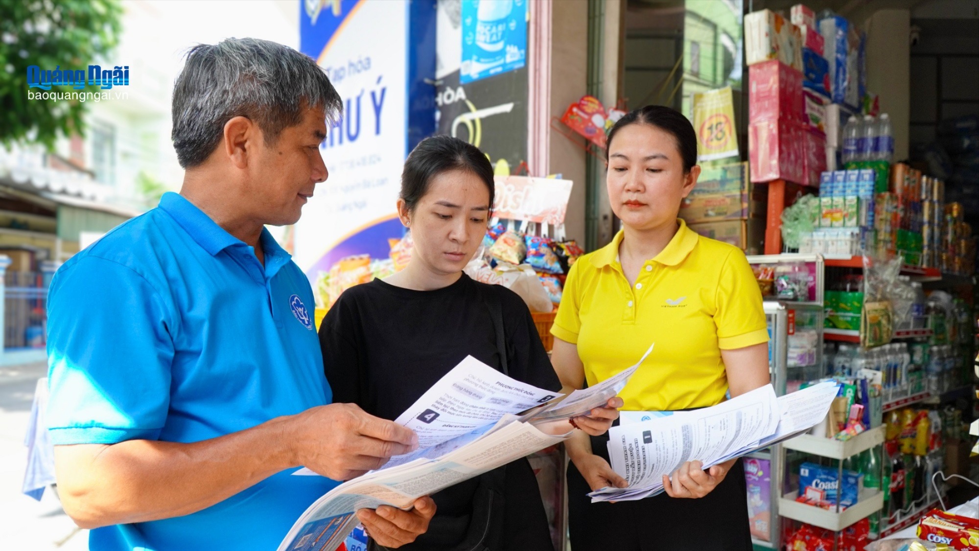 Đi từng ngõ, gõ từng nhà đưa chính sách bảo hiểm đến với người dân