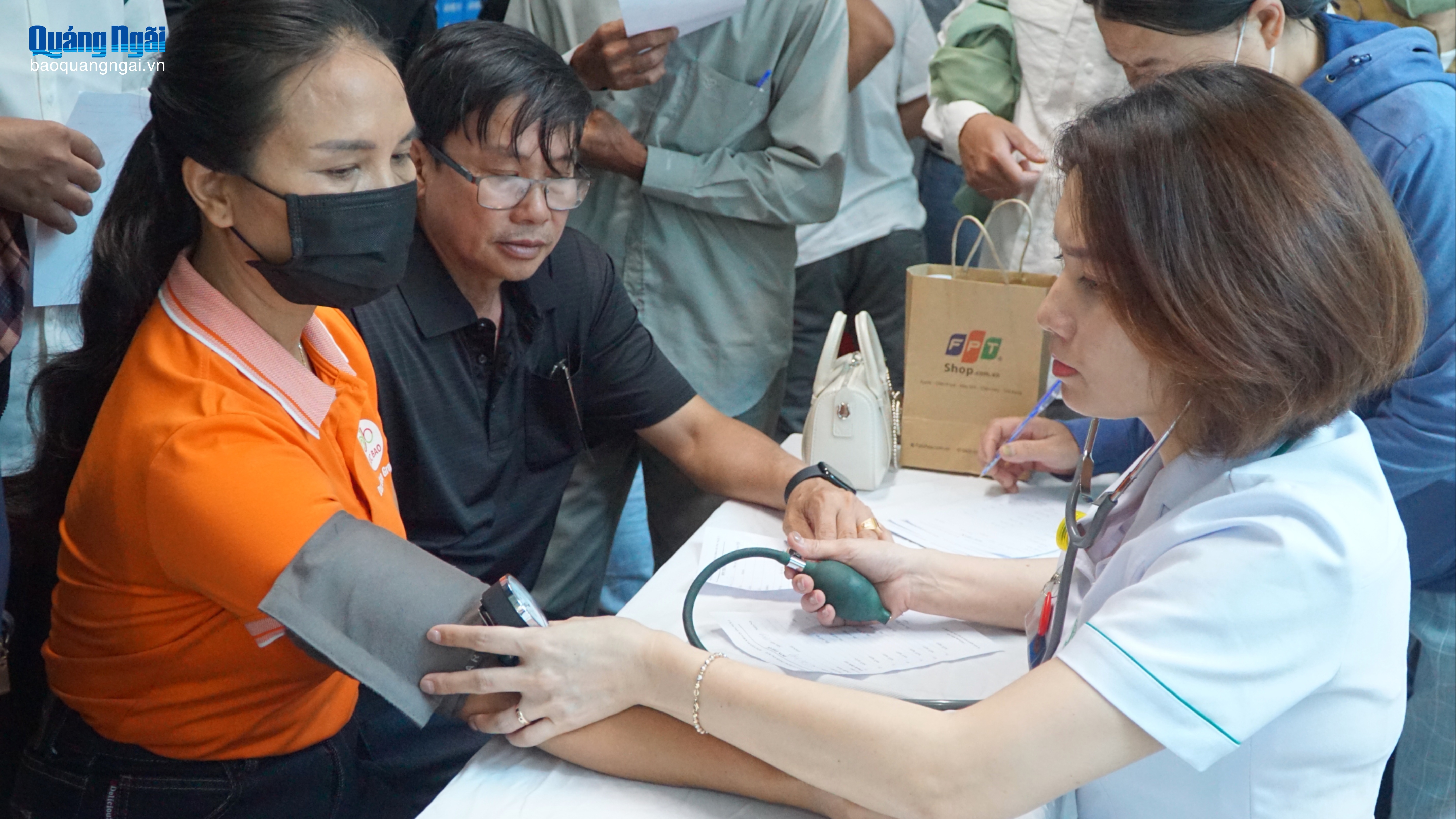 Gần 400 đoàn viên, công nhân lao động được khám, cấp thuốc miễn phí