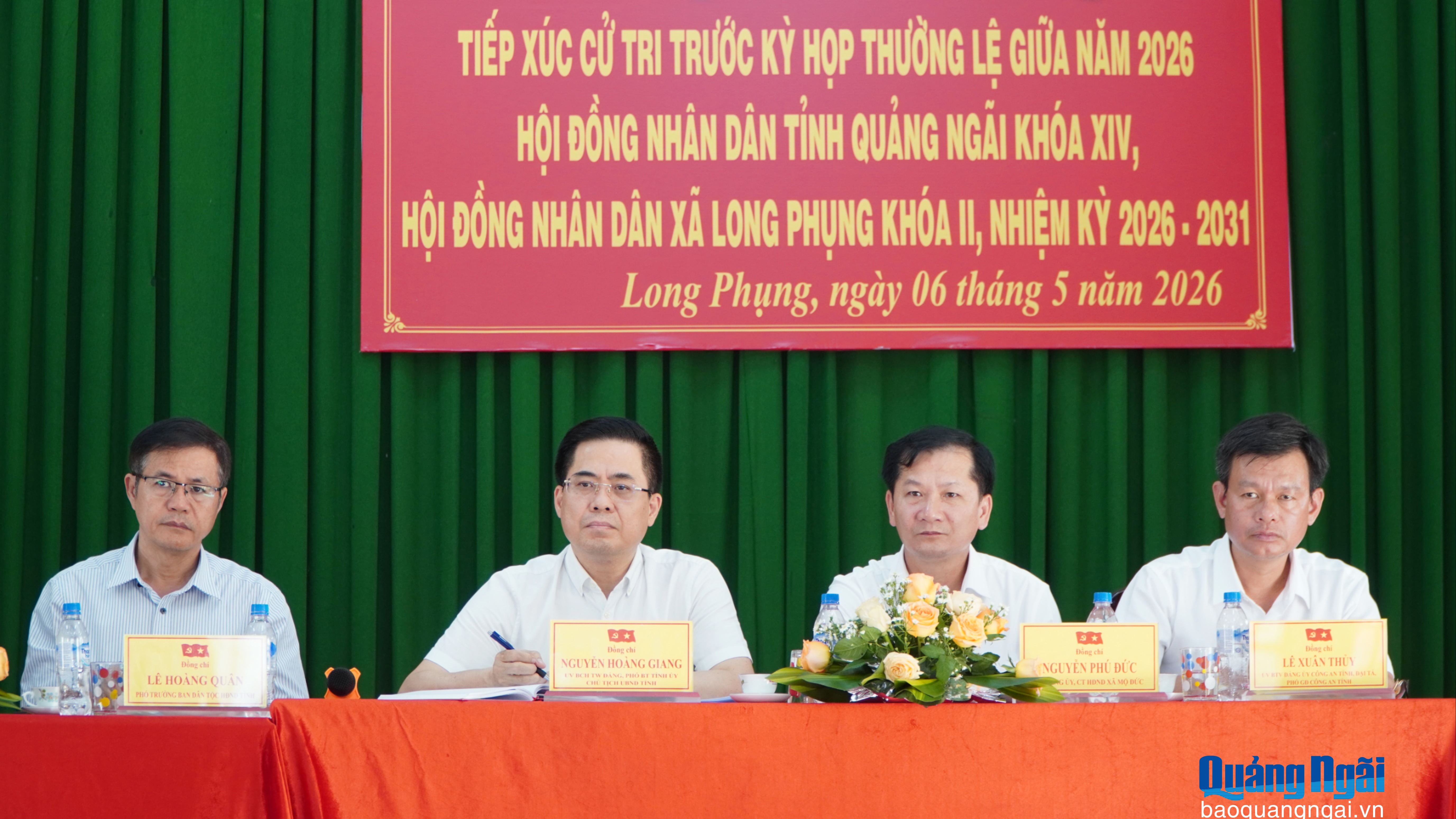 Chủ tịch UBND tỉnh Nguyễn Hoàng Giang tiếp xúc cử tri xã Long Phụng