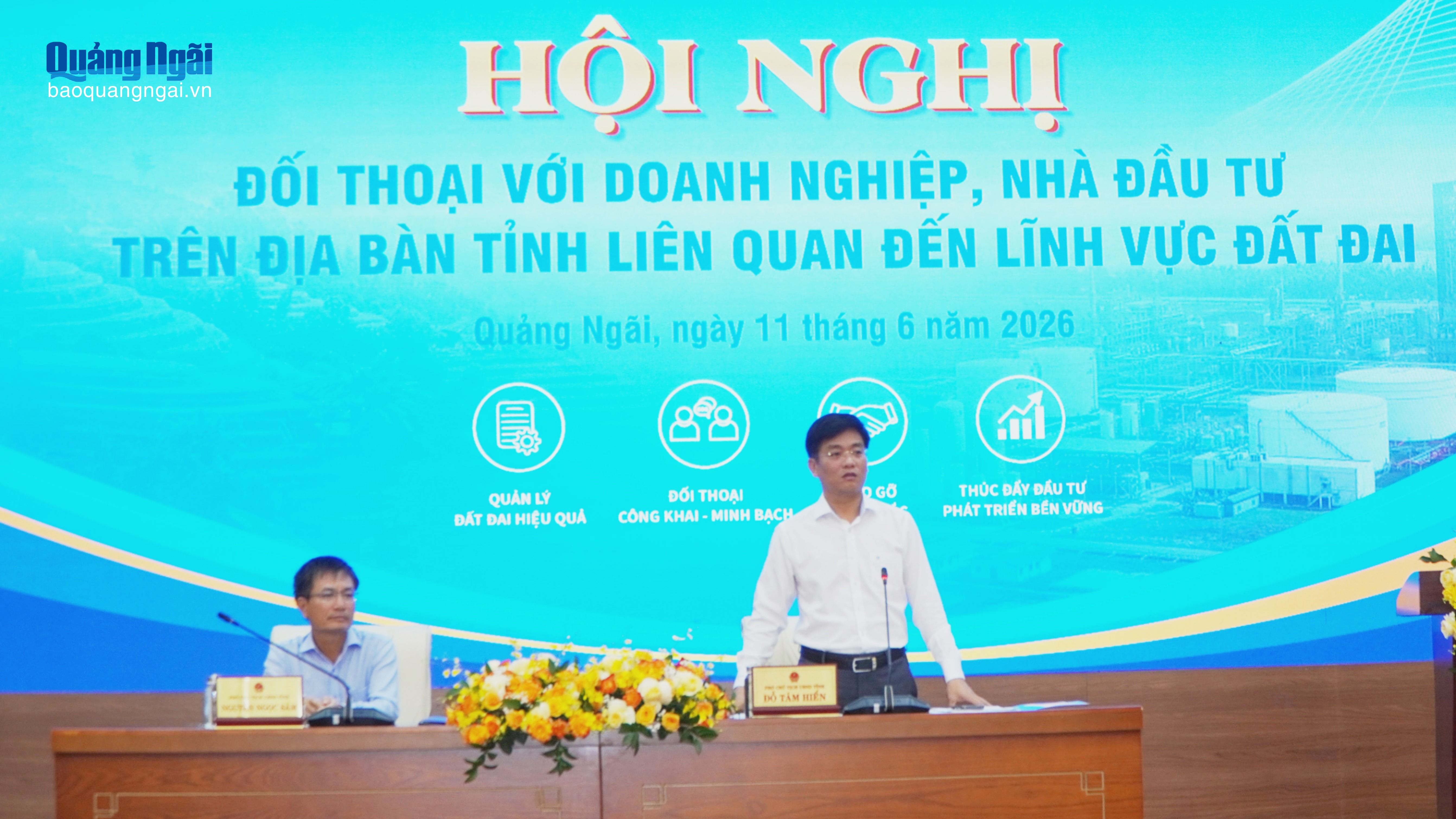 Lãnh đạo UBND tỉnh đối thoại với doanh nghiệp, nhà đầu tư về đất đai