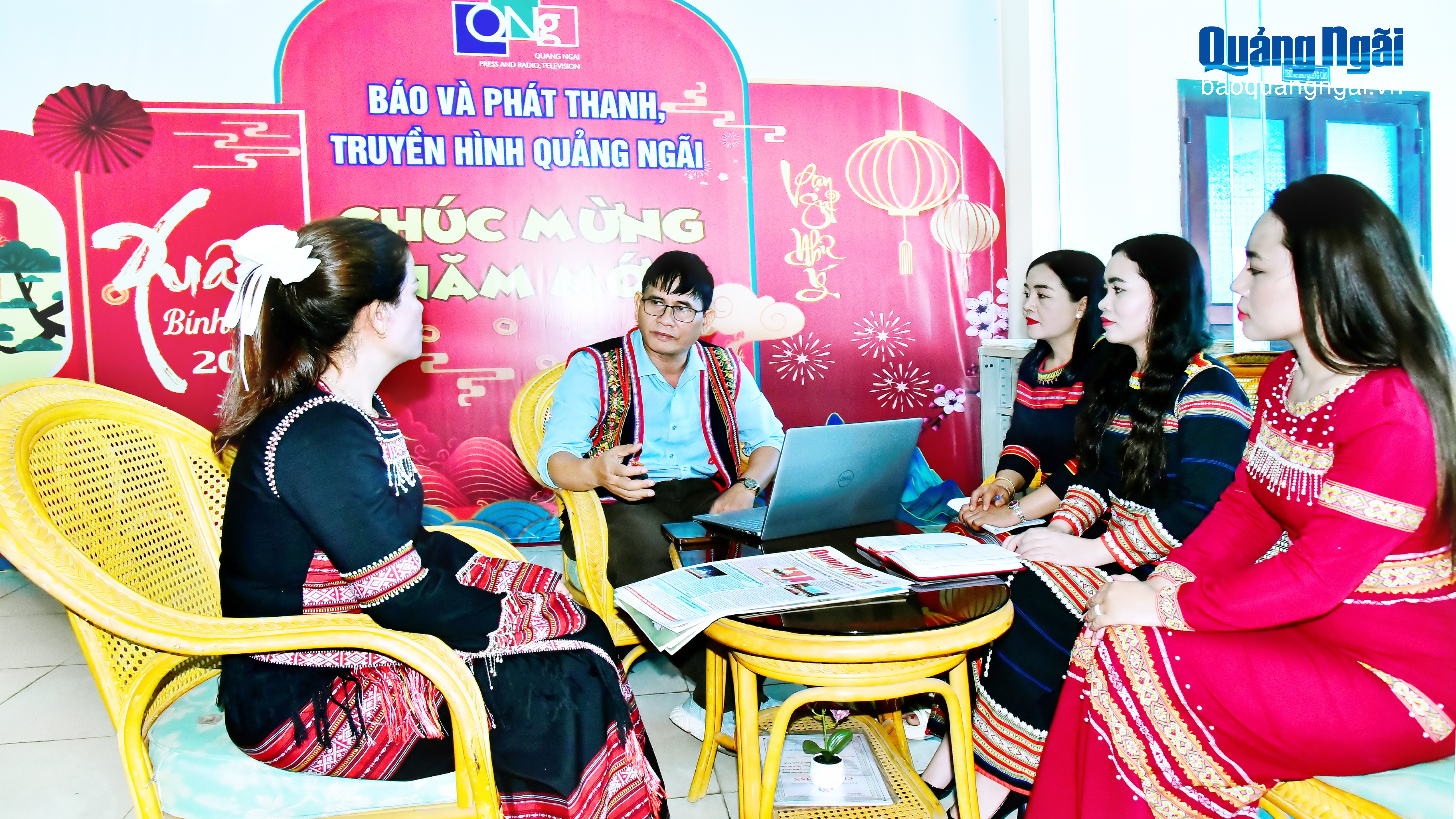 Nói cho đồng bào nghe, dịch cho đồng bào hiểu
