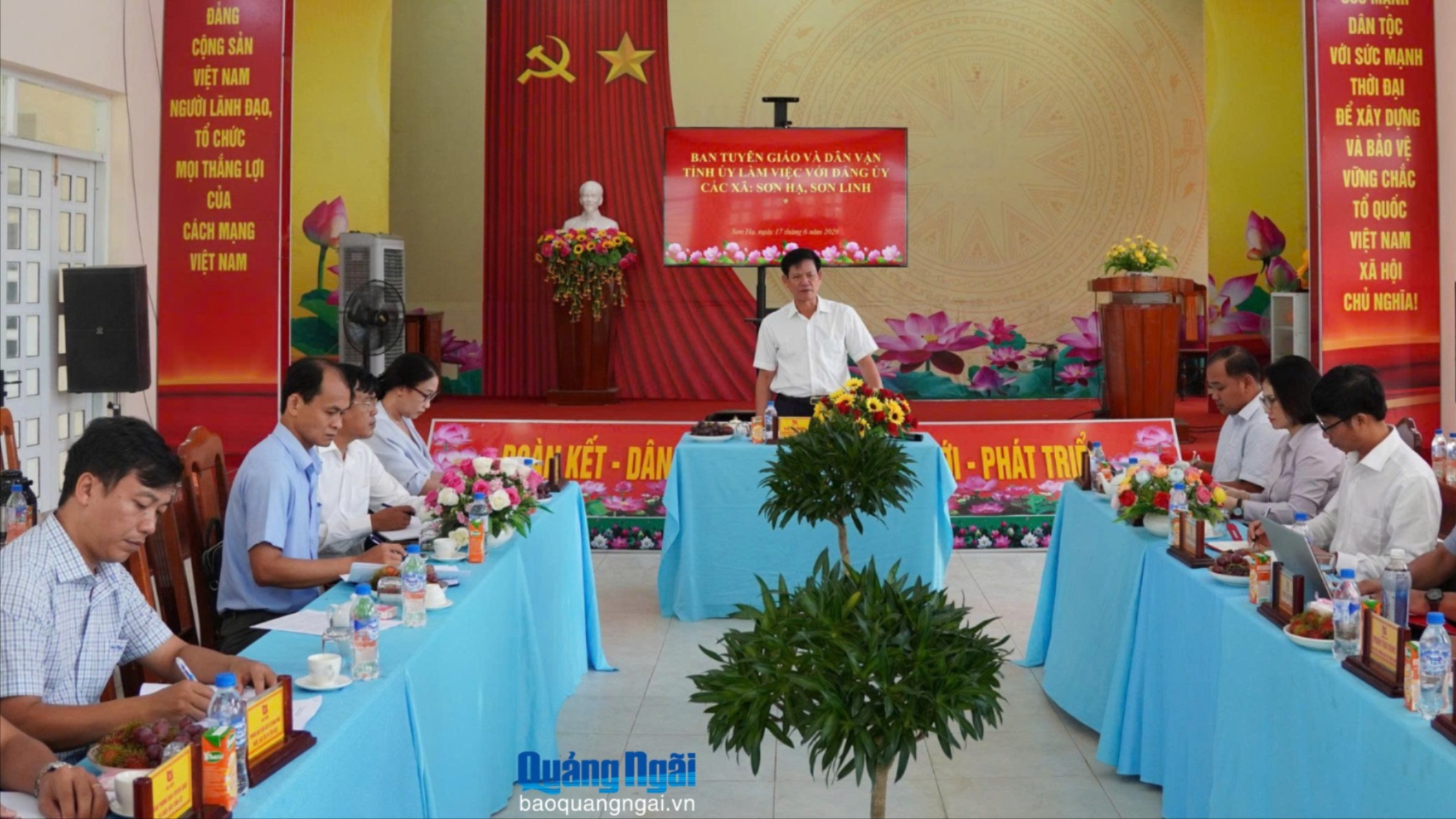 Trưởng ban Tuyên giáo và Dân vận Tỉnh ủy làm việc với xã Sơn Hạ, Sơn Linh