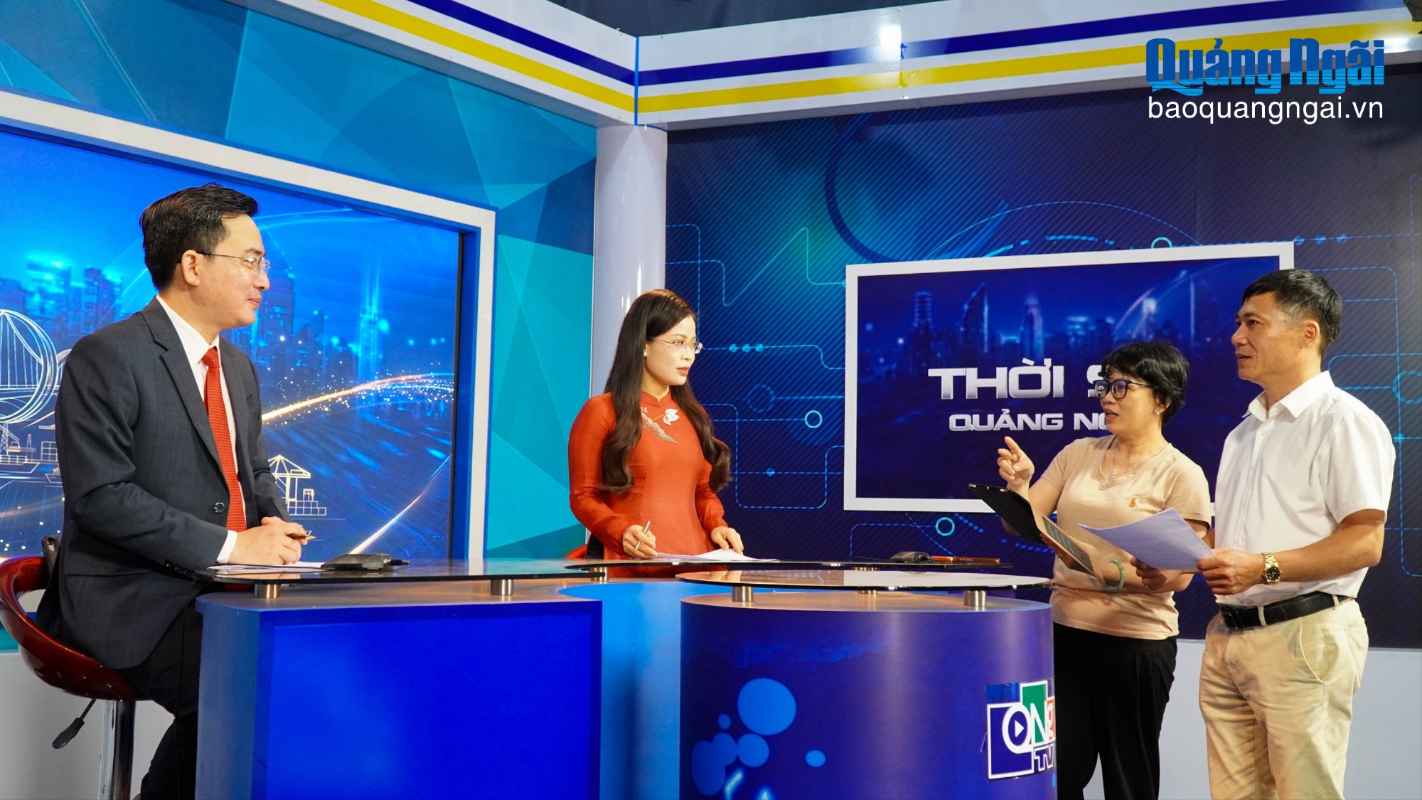 Lặng thầm giữ nhịp thời sự
