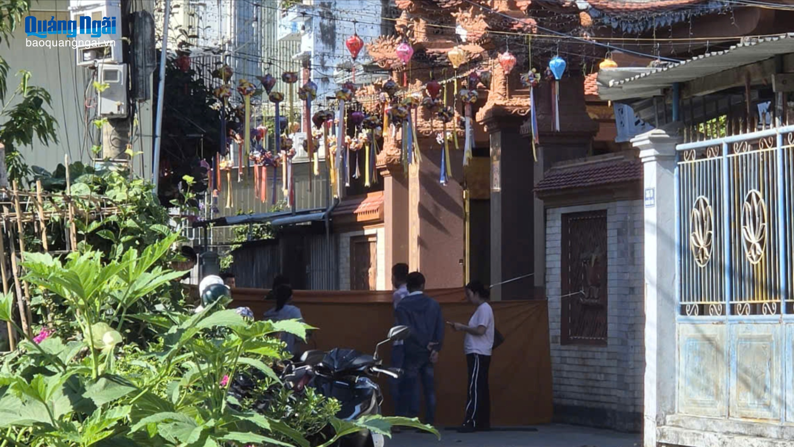 Phát hiện trẻ sơ sinh tử vong trước cổng chùa